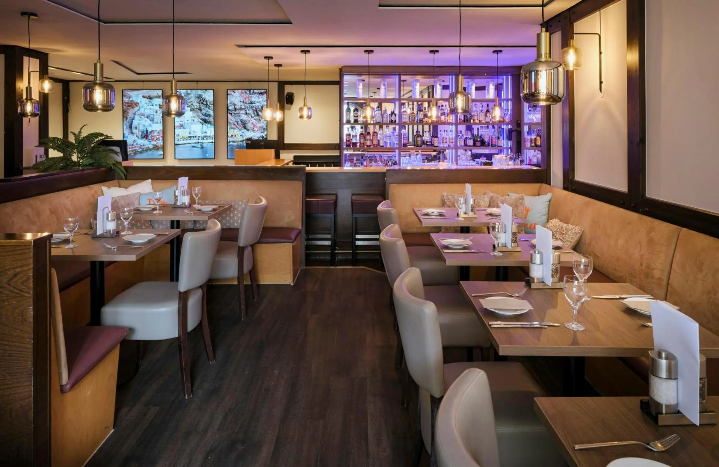 Restaurant/places to eat in Leonardo Hotel Hamburg City Nord