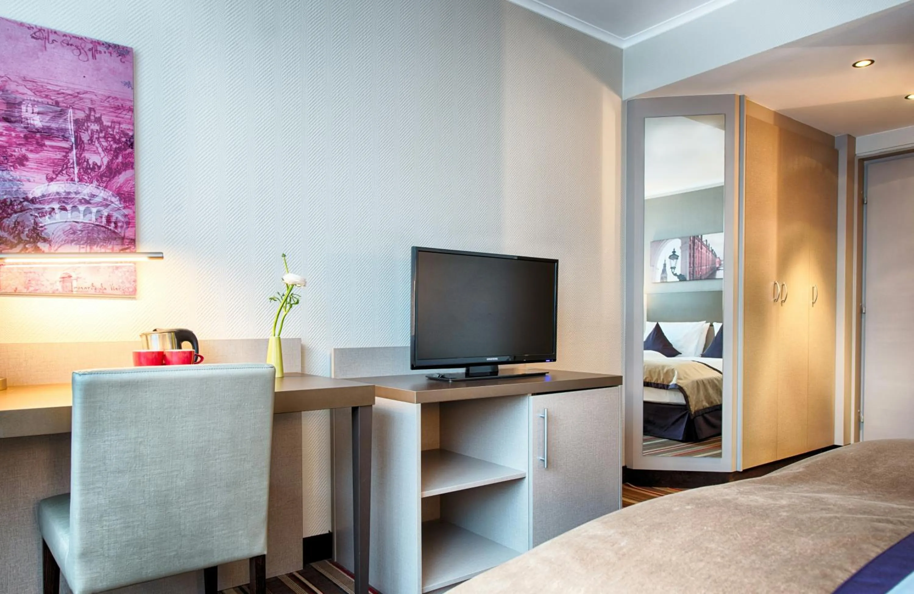 Bedroom, Bed in Leonardo Hotel Hamburg City Nord