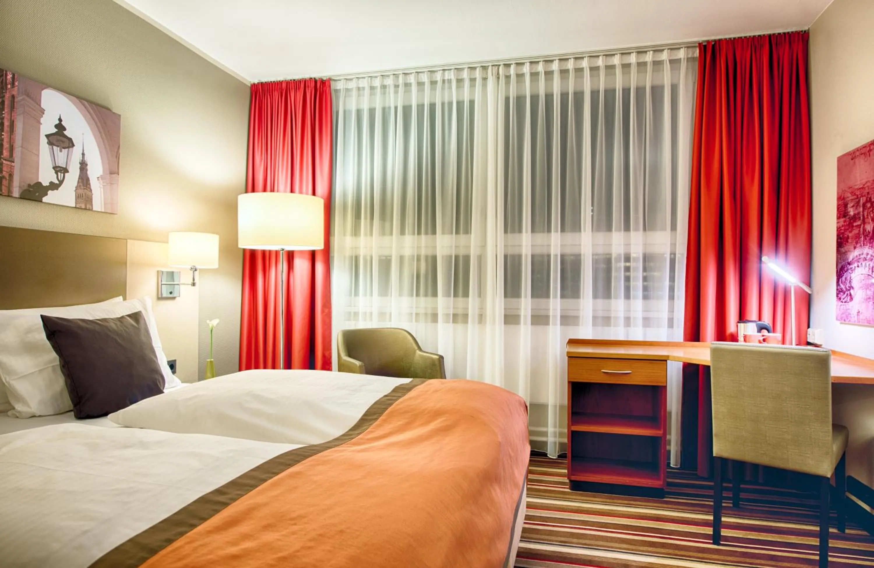 Bedroom, Bed in Leonardo Hotel Hamburg City Nord