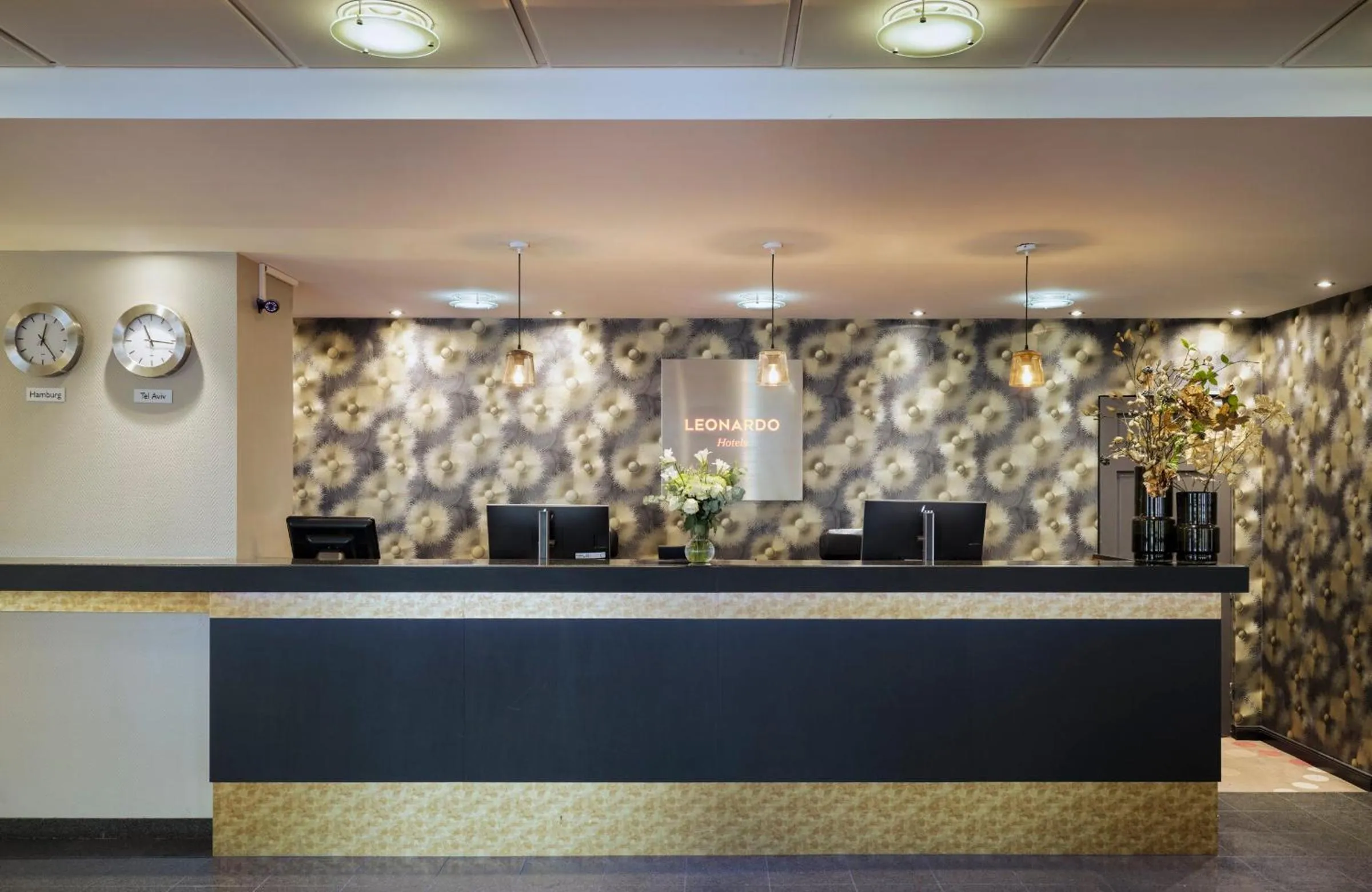 Lobby or reception in Leonardo Hotel Hamburg City Nord