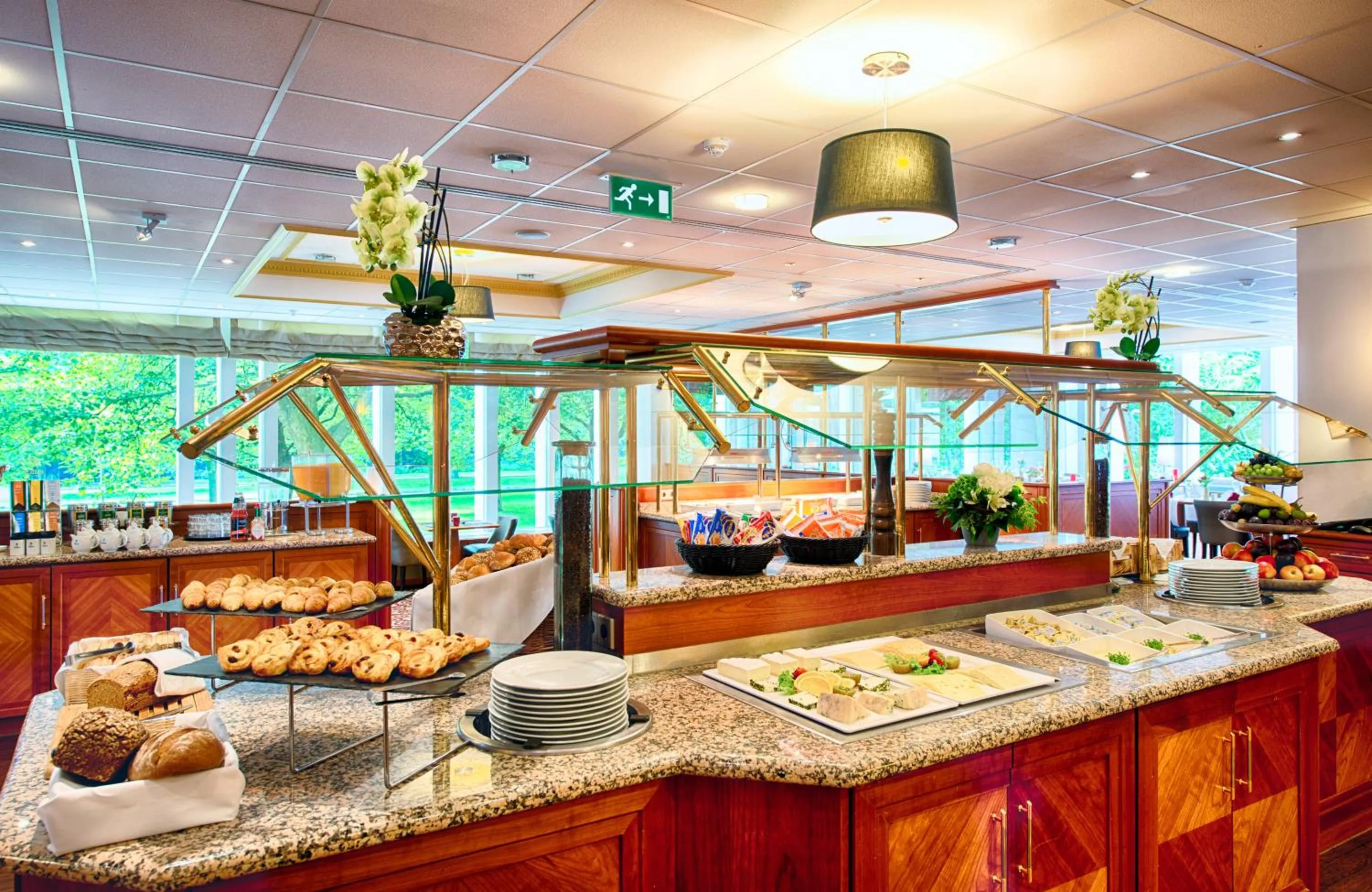 Buffet breakfast in Leonardo Hotel Hamburg City Nord