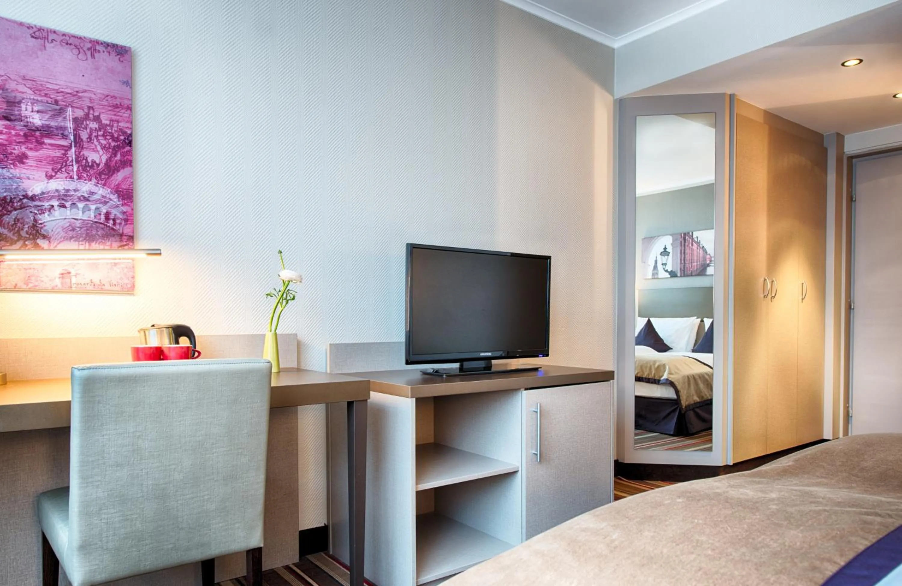 Bedroom, Bed in Leonardo Hotel Hamburg City Nord