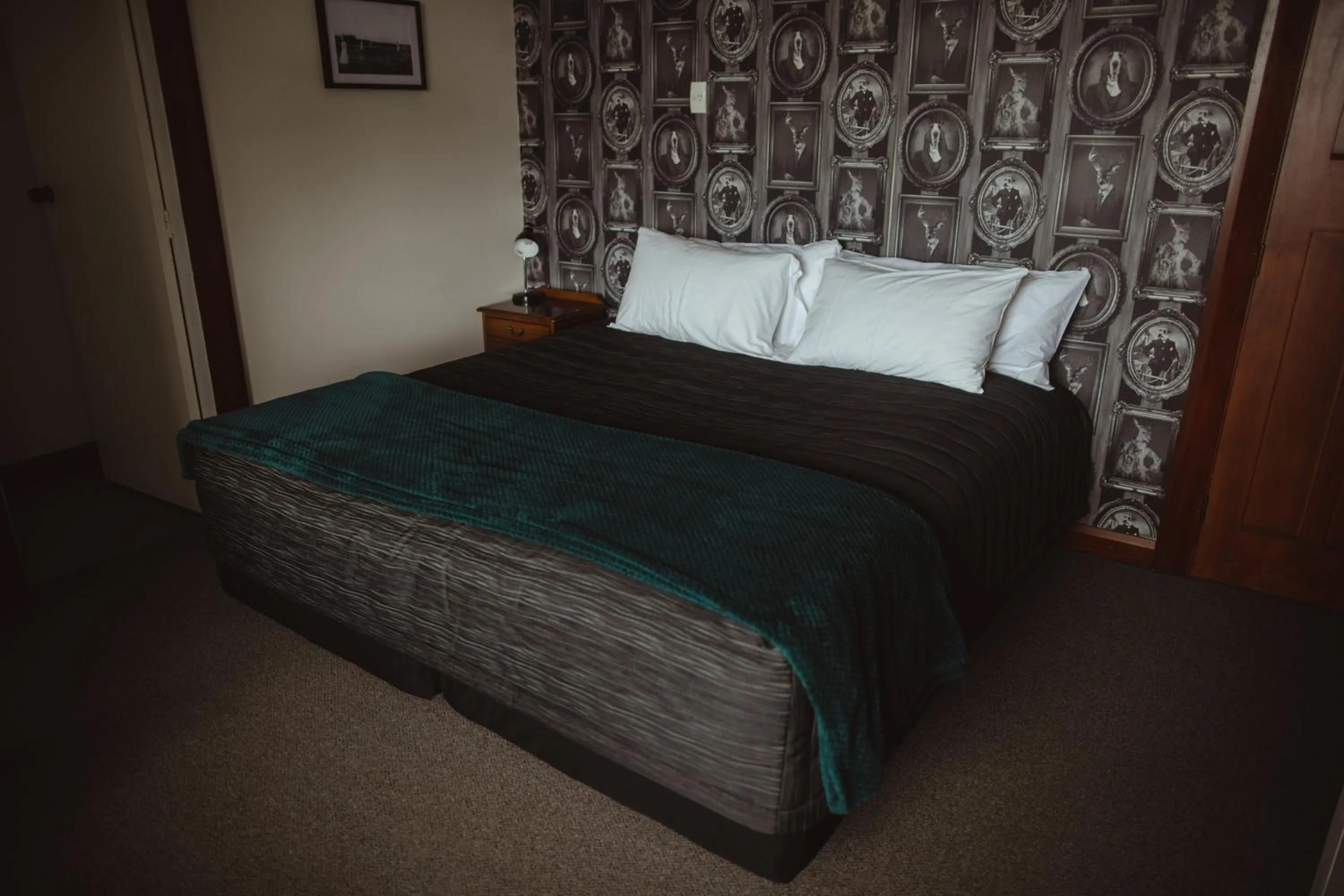 Bed in Makikihi Country Hotel