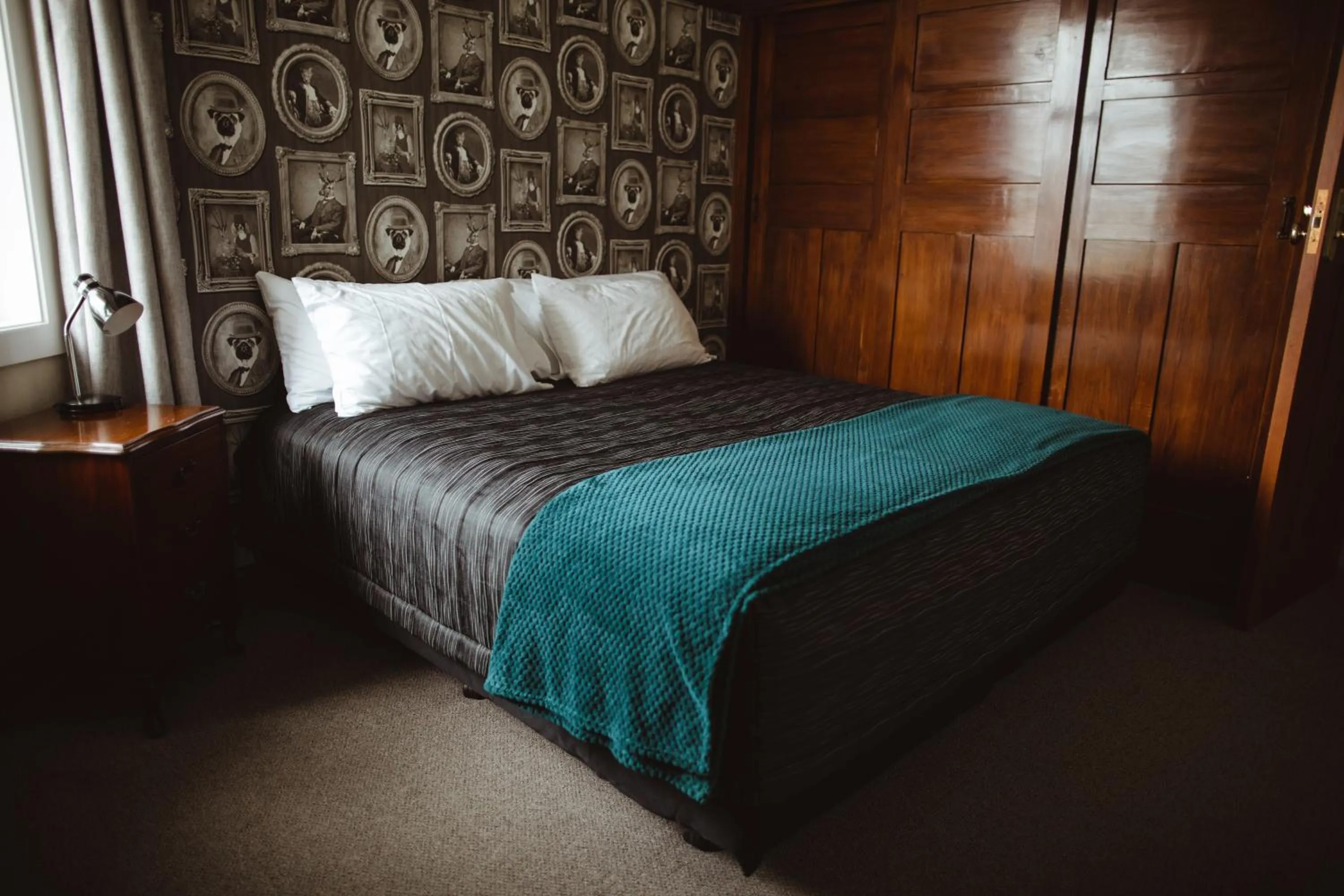 Bed in Makikihi Country Hotel