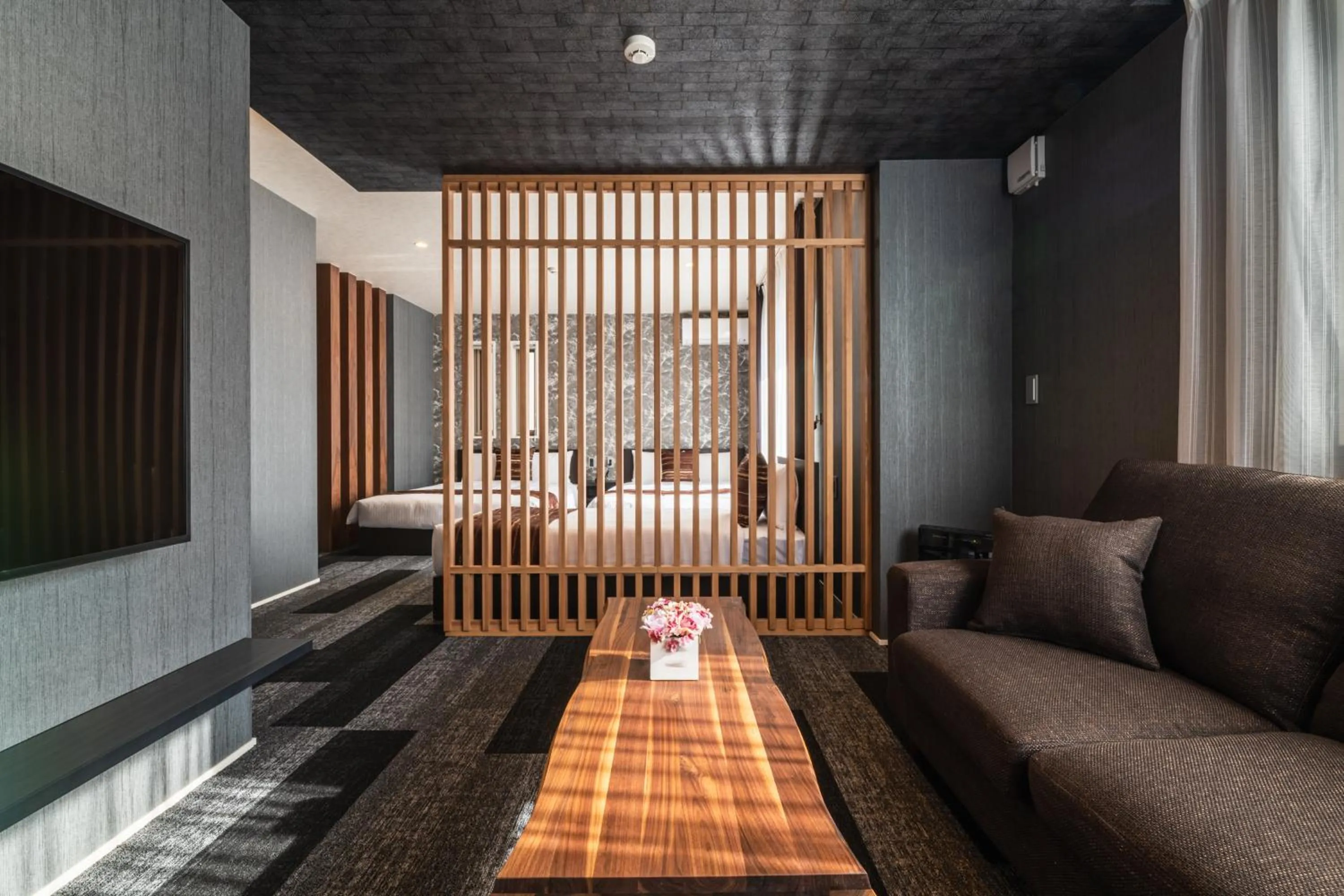 Photo of the whole room in GRAND BASE Mojiko Ekimae