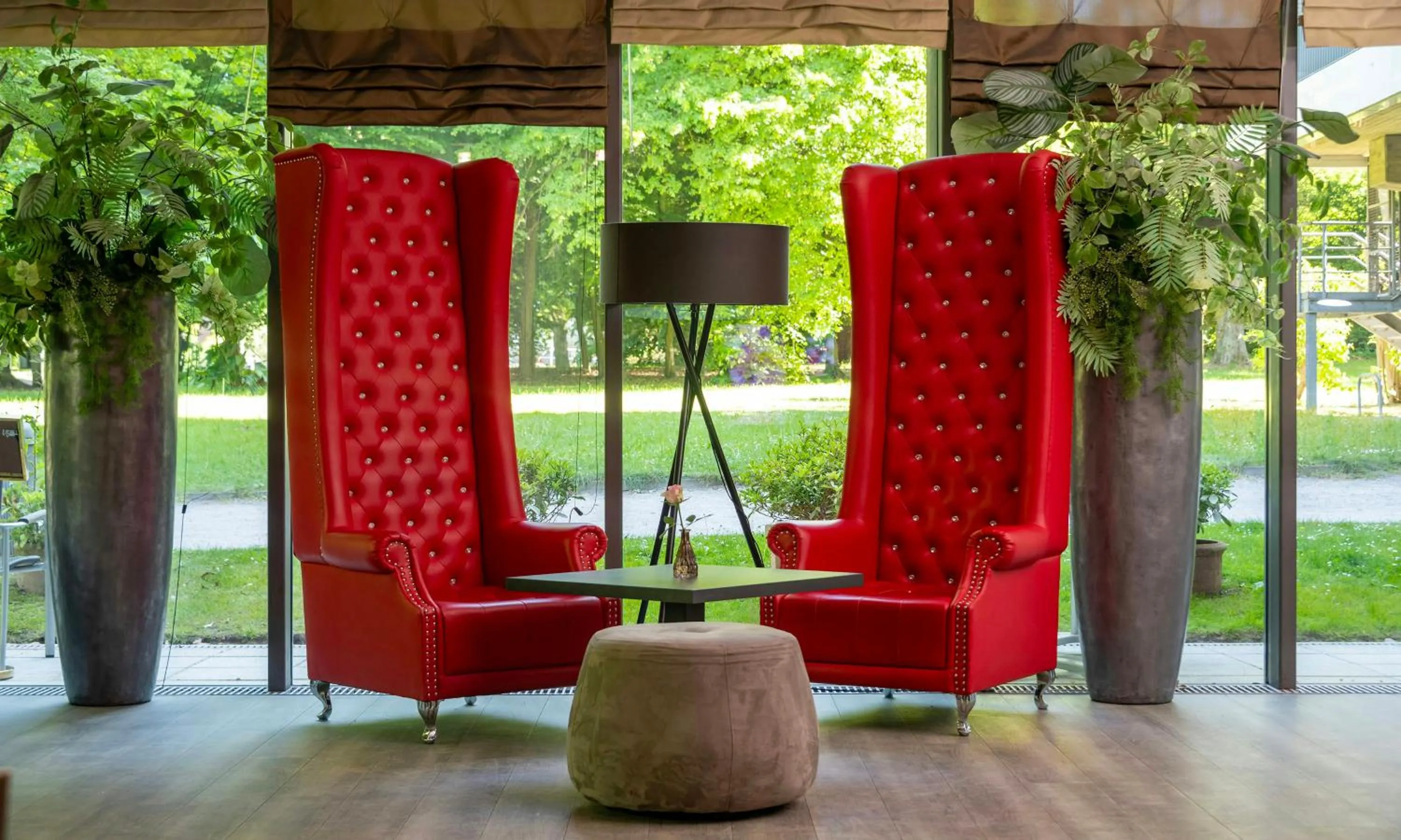 Lounge or bar in Leonardo Hotel Hannover