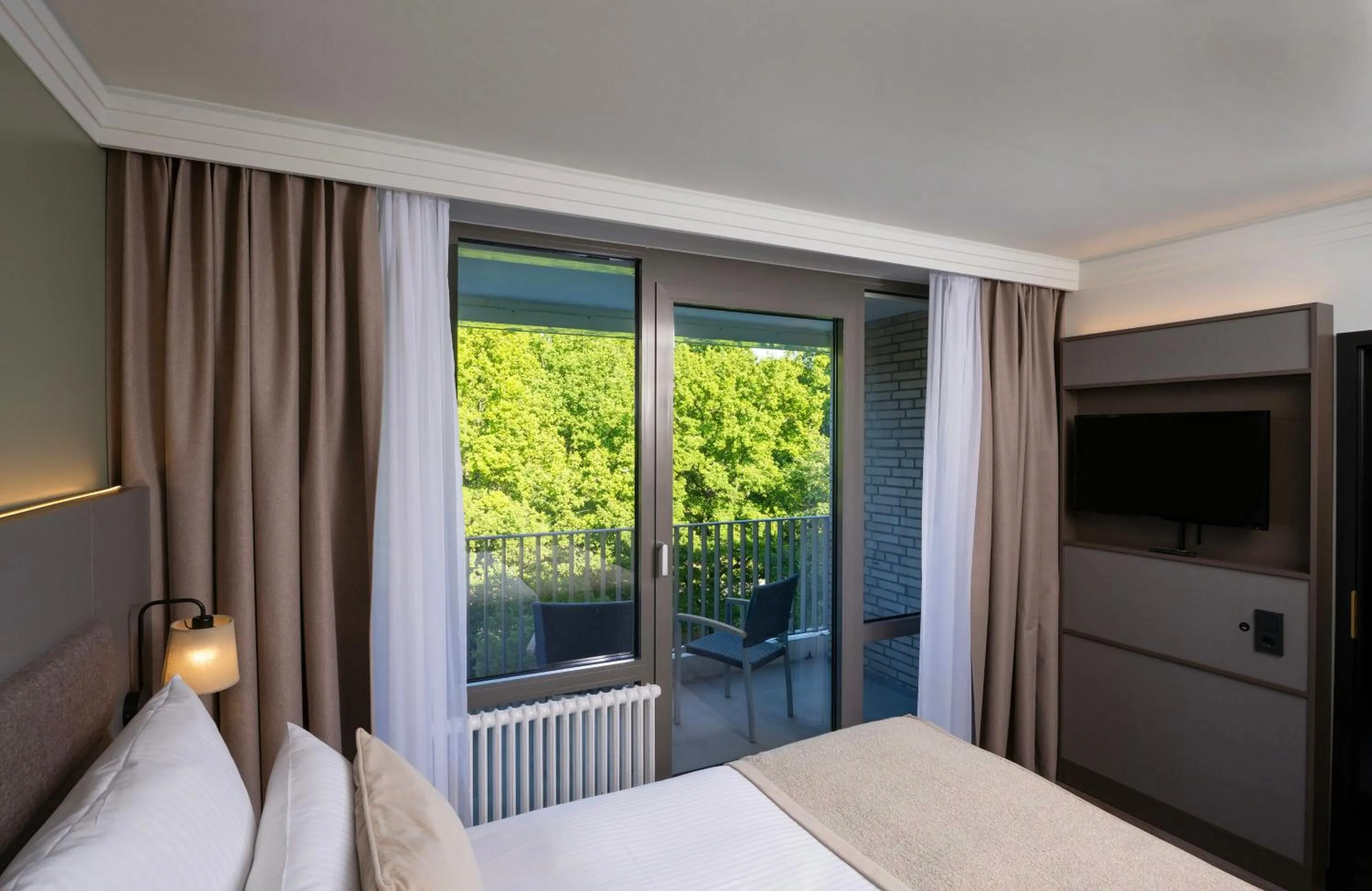 Photo of the whole room, Bed in Leonardo Hotel Hannover