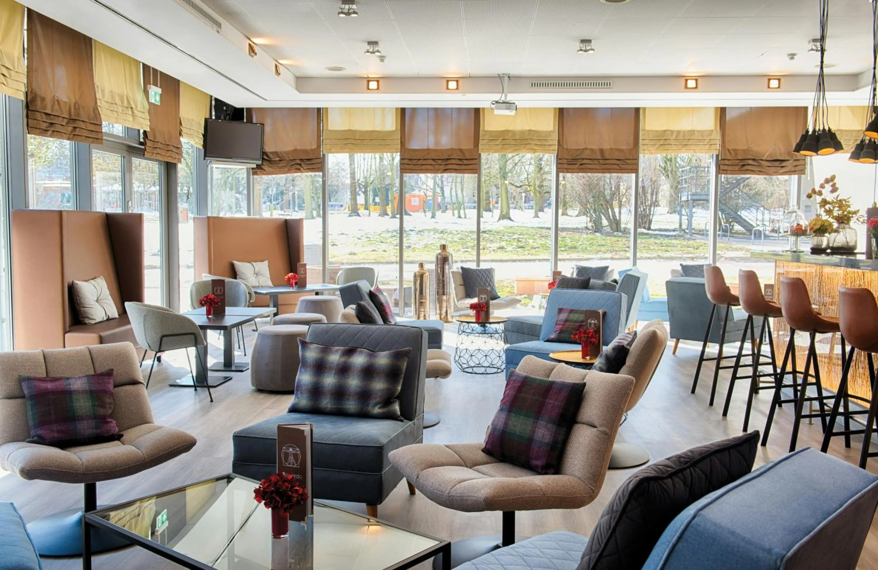 Lounge or bar in Leonardo Hotel Hannover