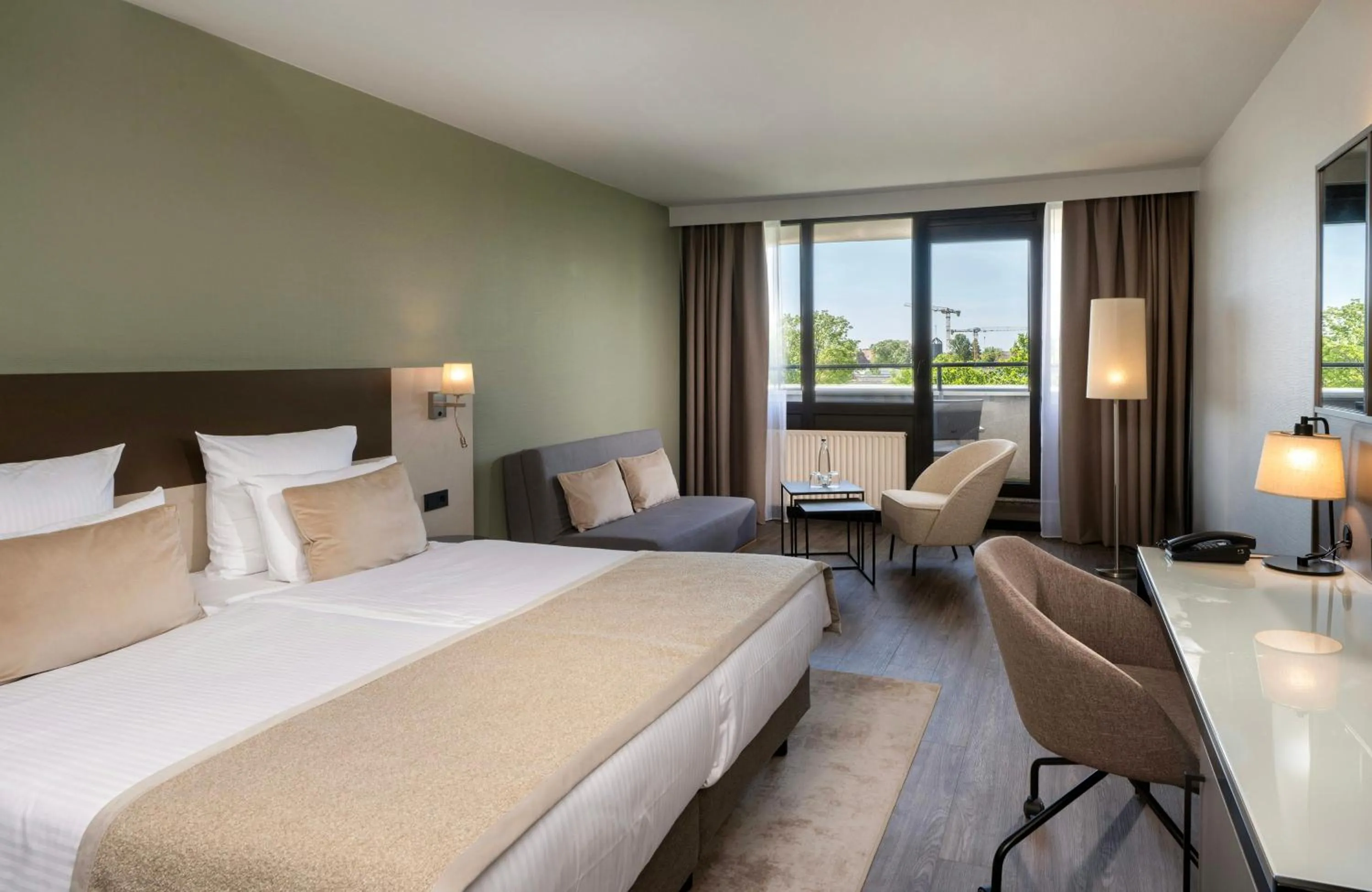 Photo of the whole room, Bed in Leonardo Hotel Hannover