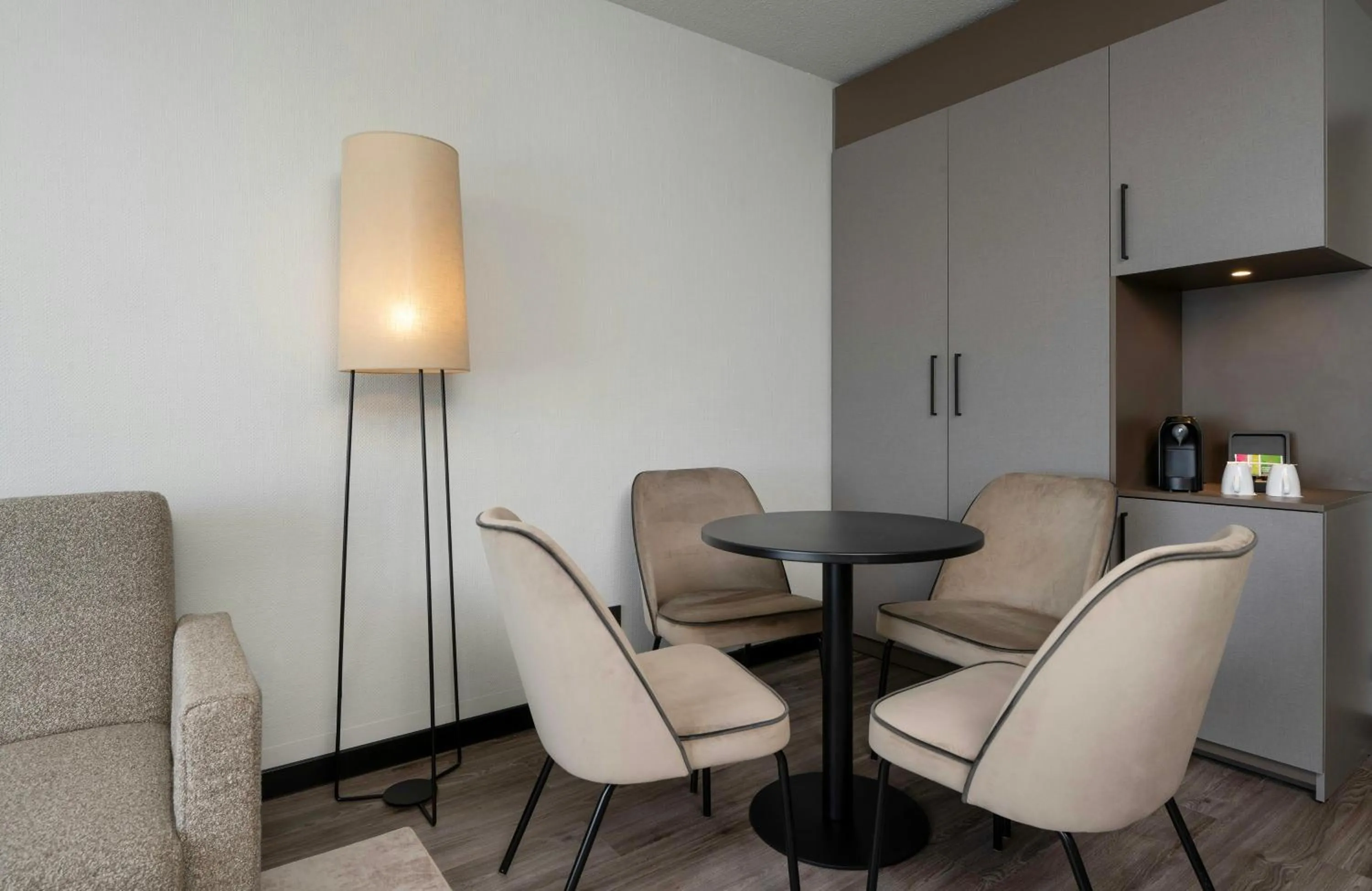 Photo of the whole room in Leonardo Hotel Hannover