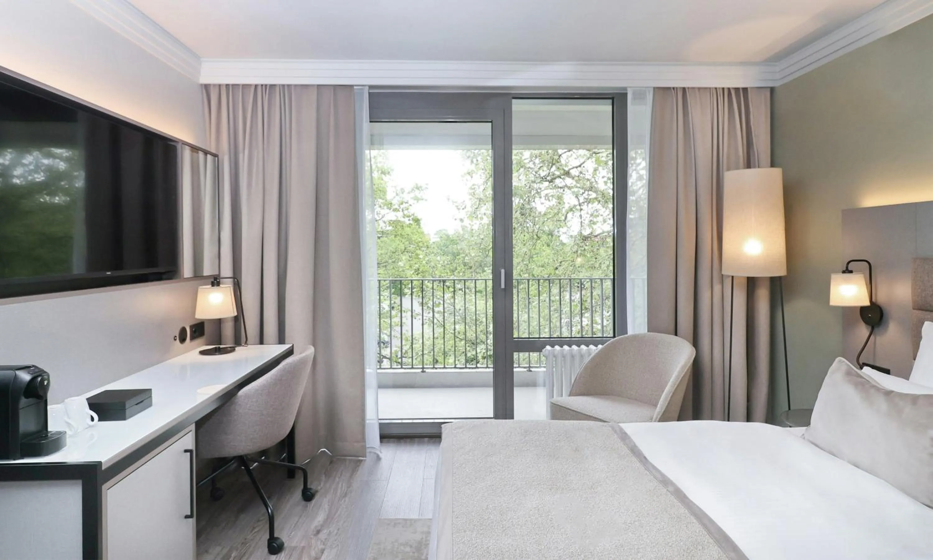 Photo of the whole room, Bed in Leonardo Hotel Hannover