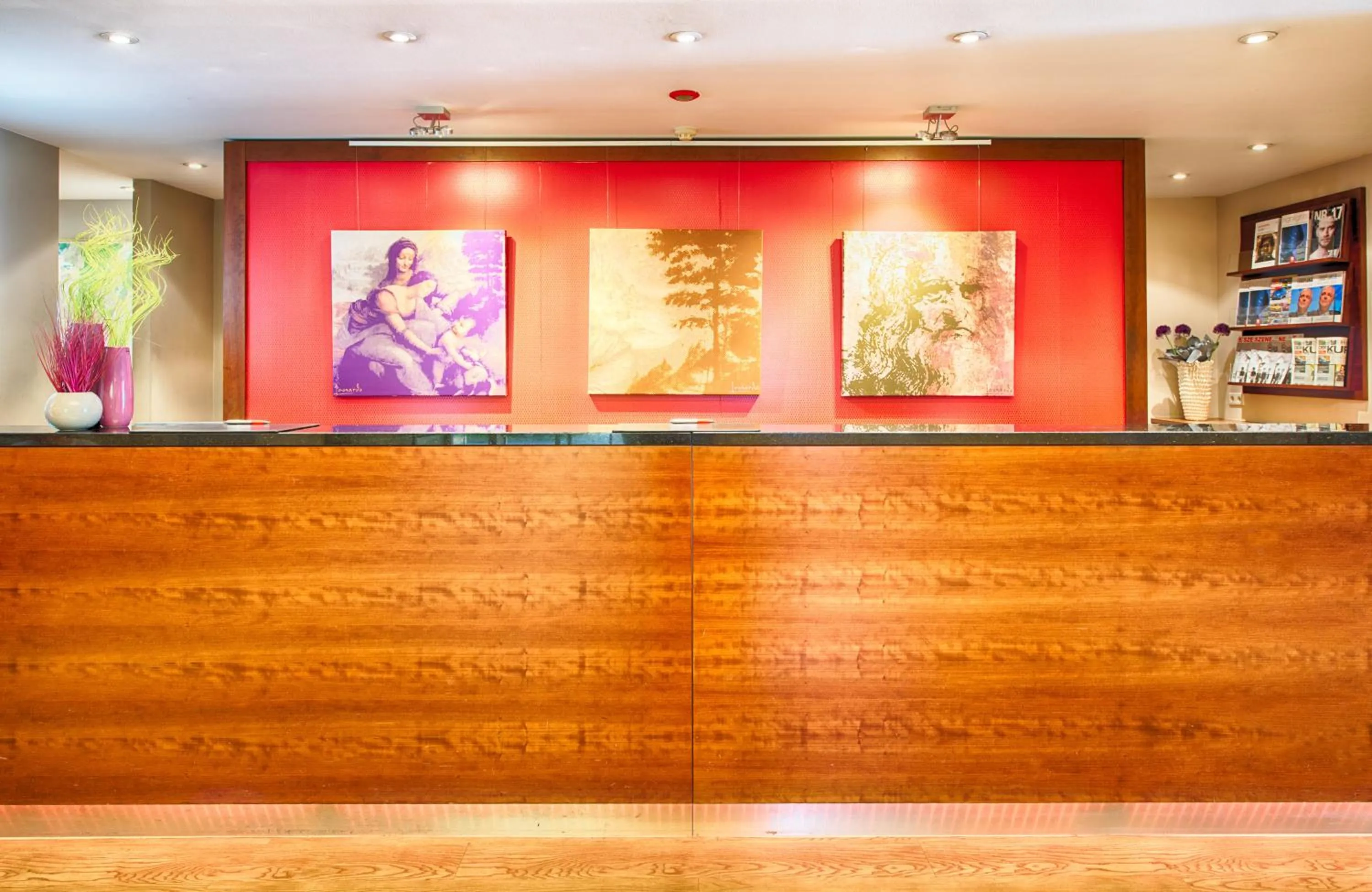 Lobby or reception in Leonardo Hotel Karlsruhe