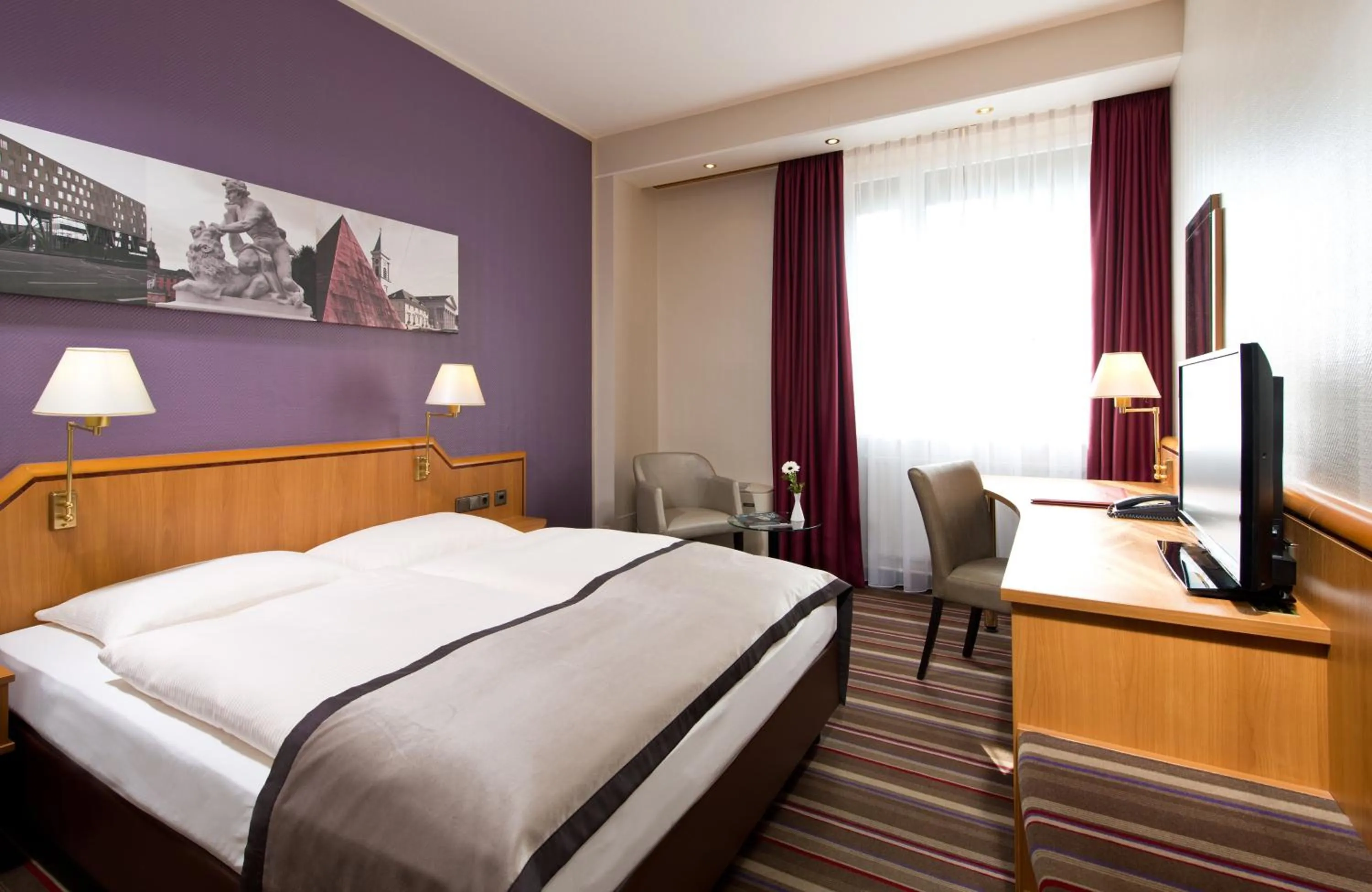 Photo of the whole room, Bed in Leonardo Hotel Karlsruhe