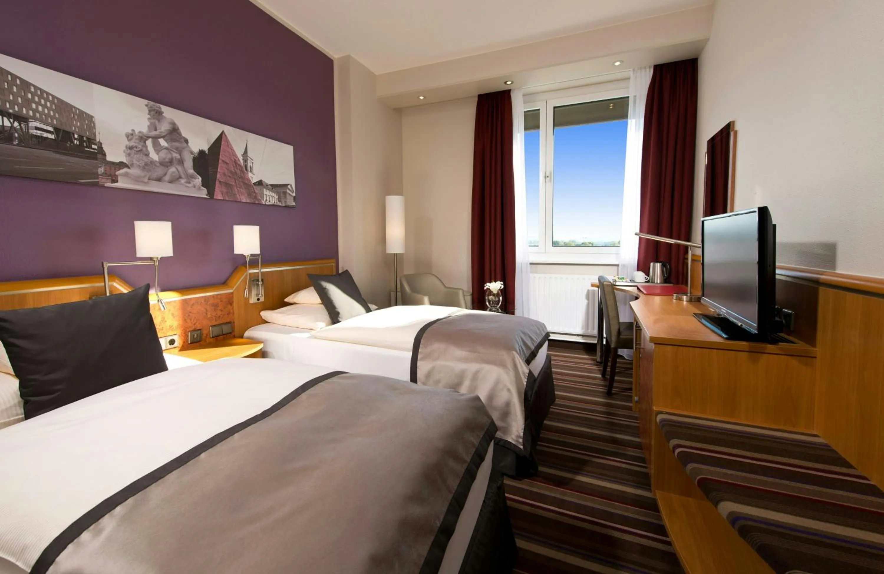 Photo of the whole room, Bed in Leonardo Hotel Karlsruhe