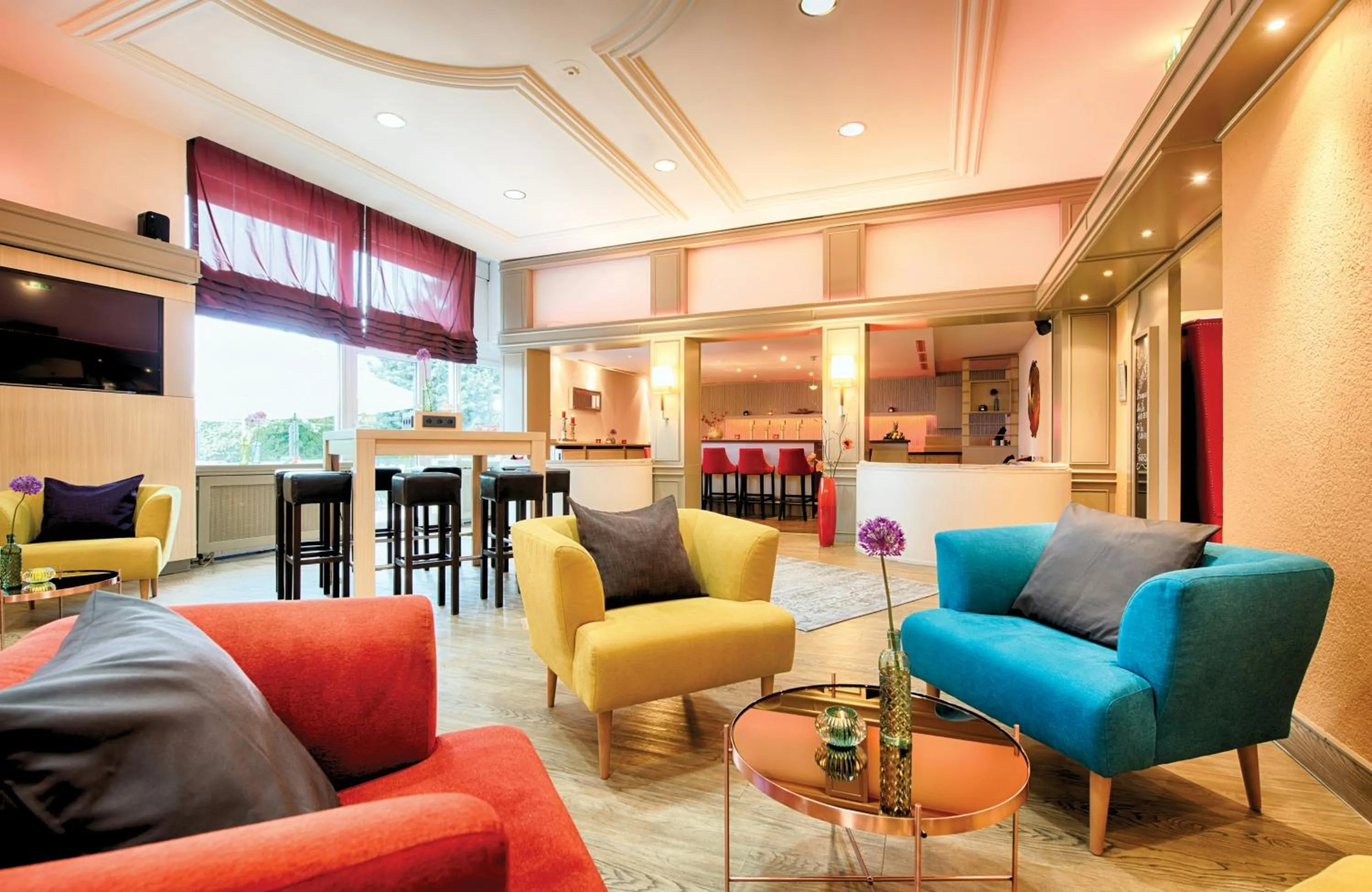 Lounge or bar in Leonardo Hotel Karlsruhe