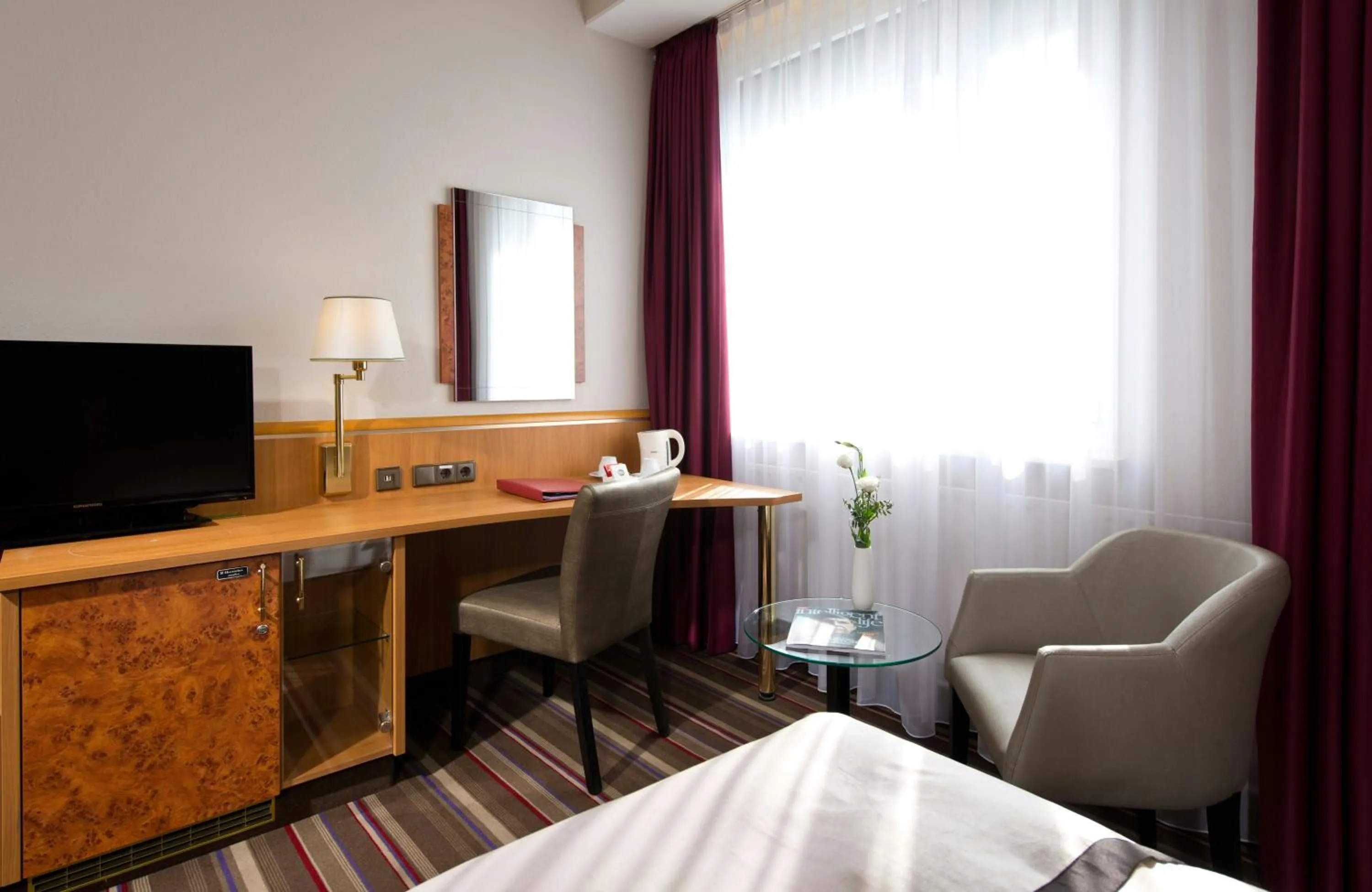 Bedroom, Bed in Leonardo Hotel Karlsruhe