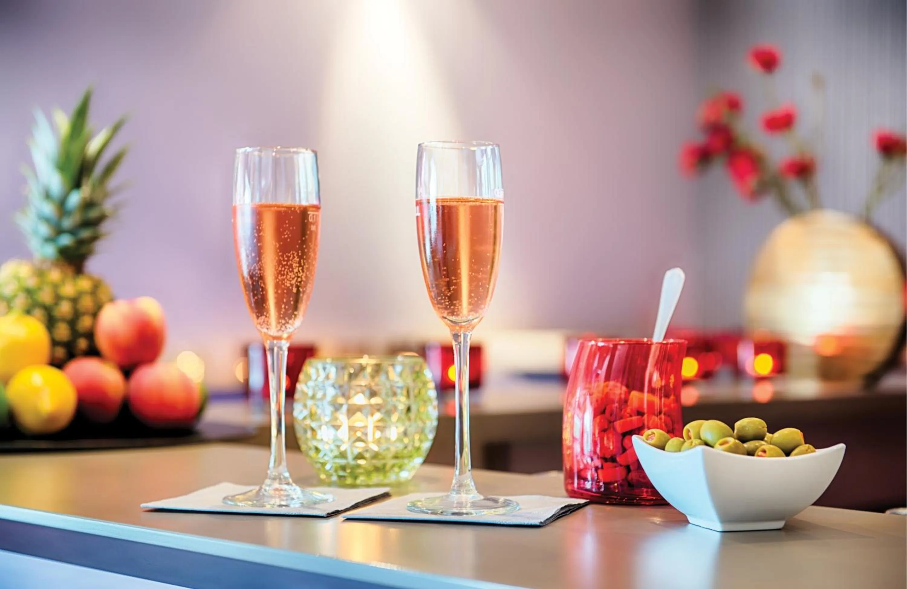 Lounge or bar in Leonardo Hotel Karlsruhe