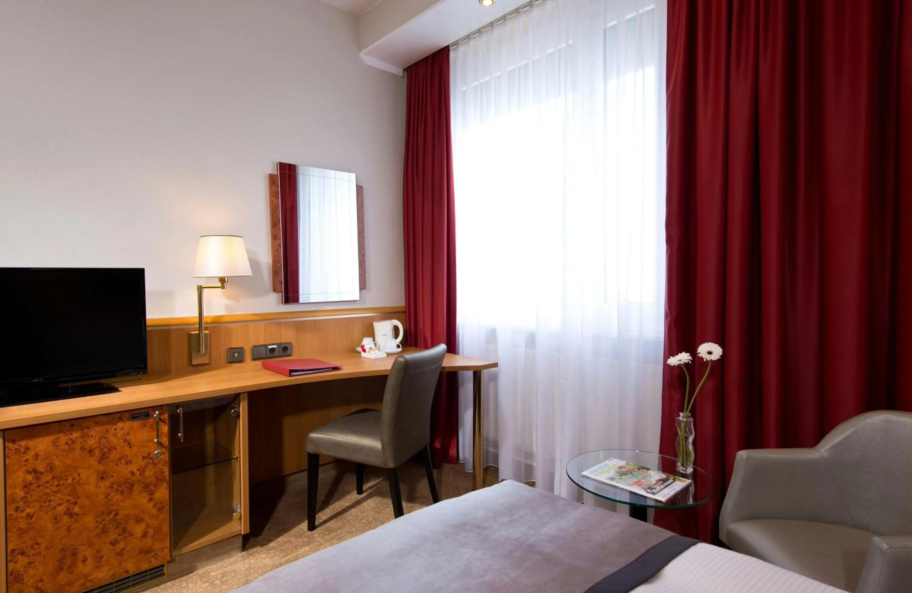 Bedroom, Bed in Leonardo Hotel Karlsruhe