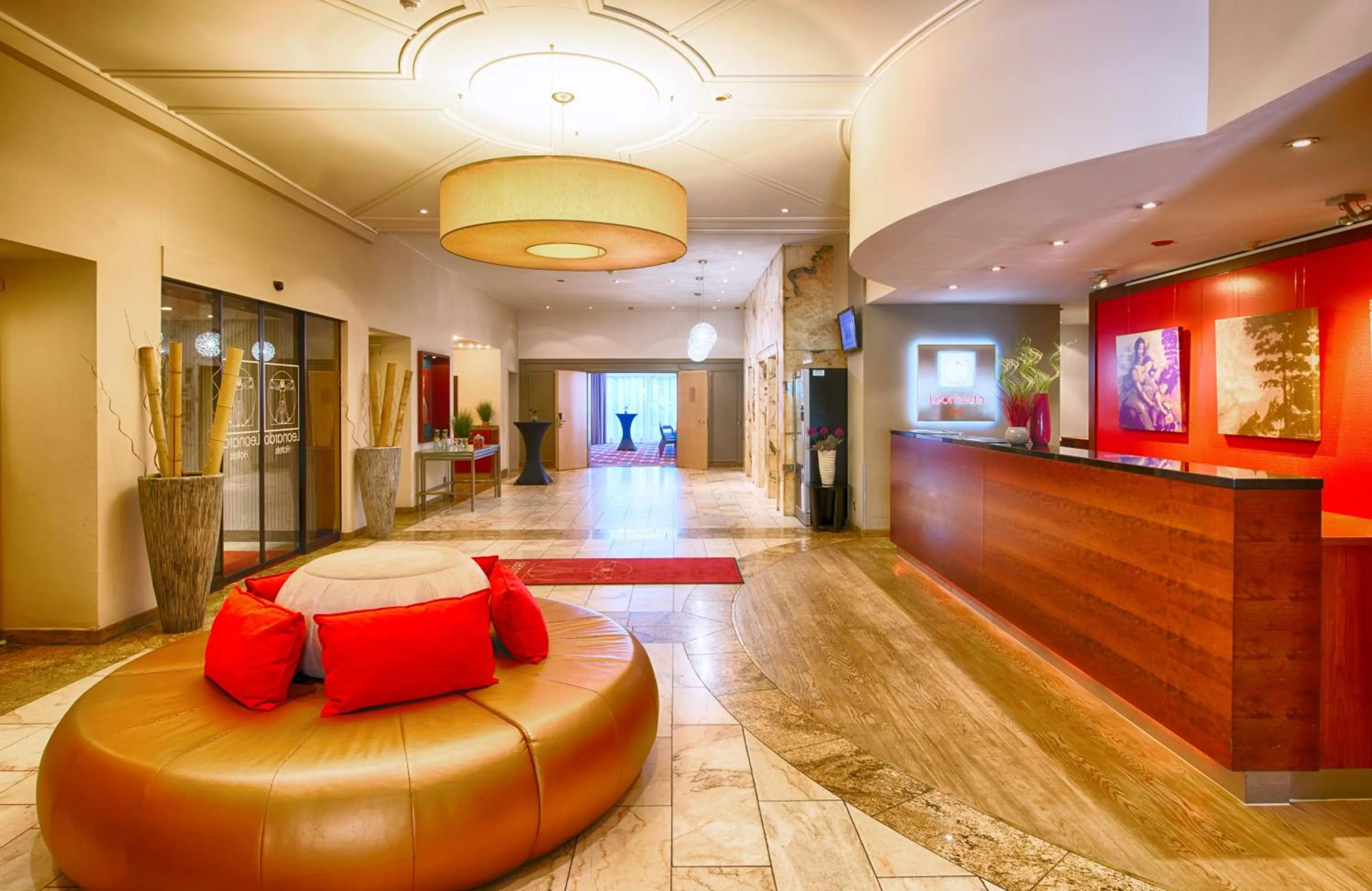 Lobby or reception in Leonardo Hotel Karlsruhe