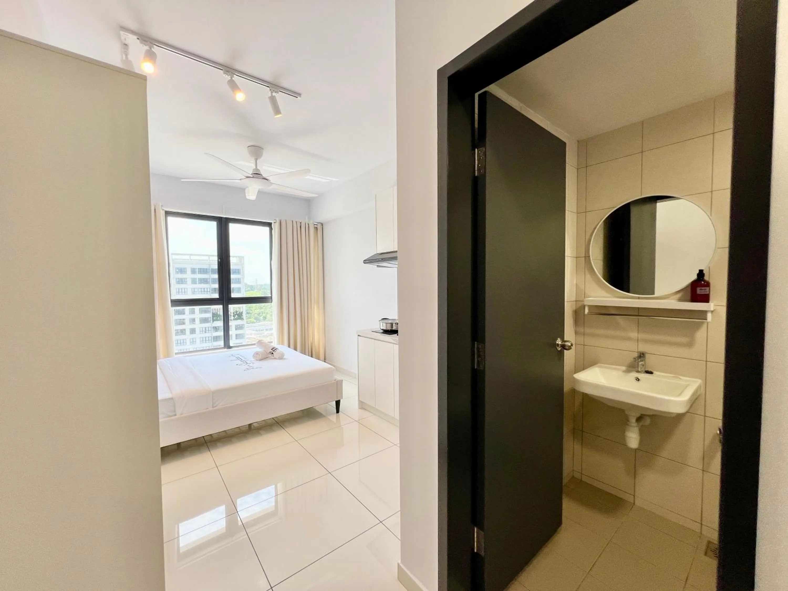 Bathroom, Bed in Gaia Residence, Gamuda Gardens Rawang by Sleepy Bear
