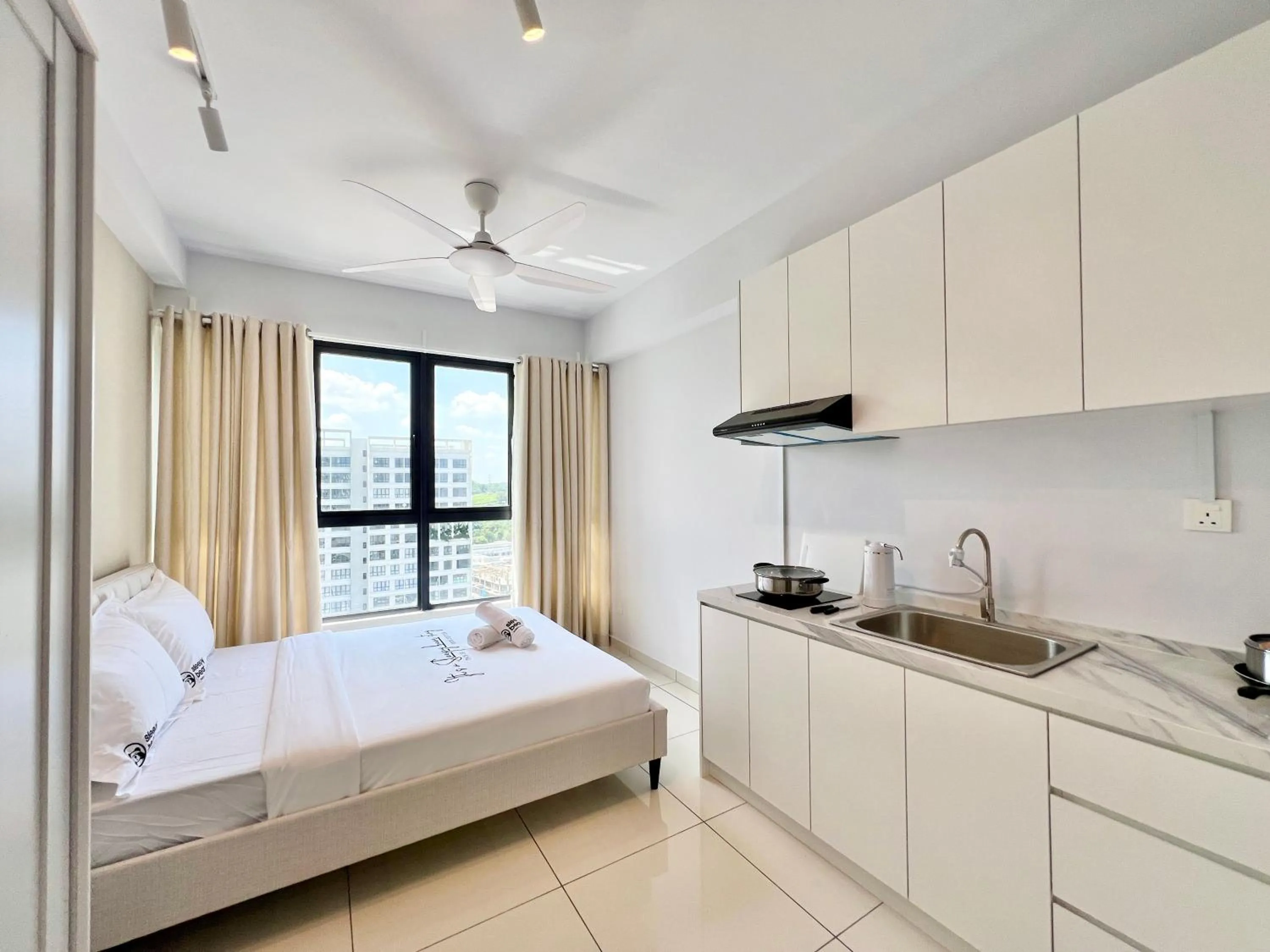 Photo of the whole room, Bed in Gaia Residence, Gamuda Gardens Rawang by Sleepy Bear