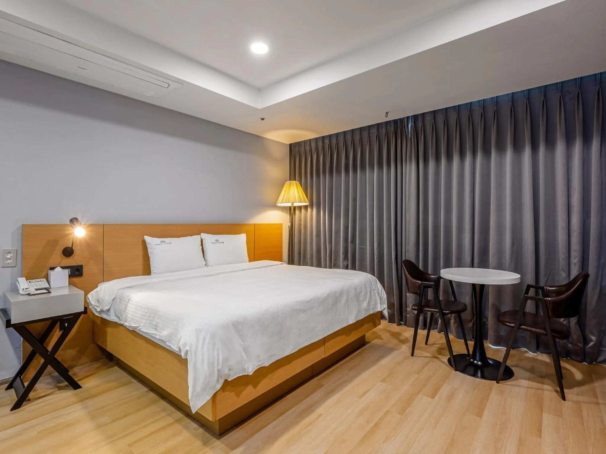 View (from property/room), Bed in Haeundae Seacloud Hotel Residence