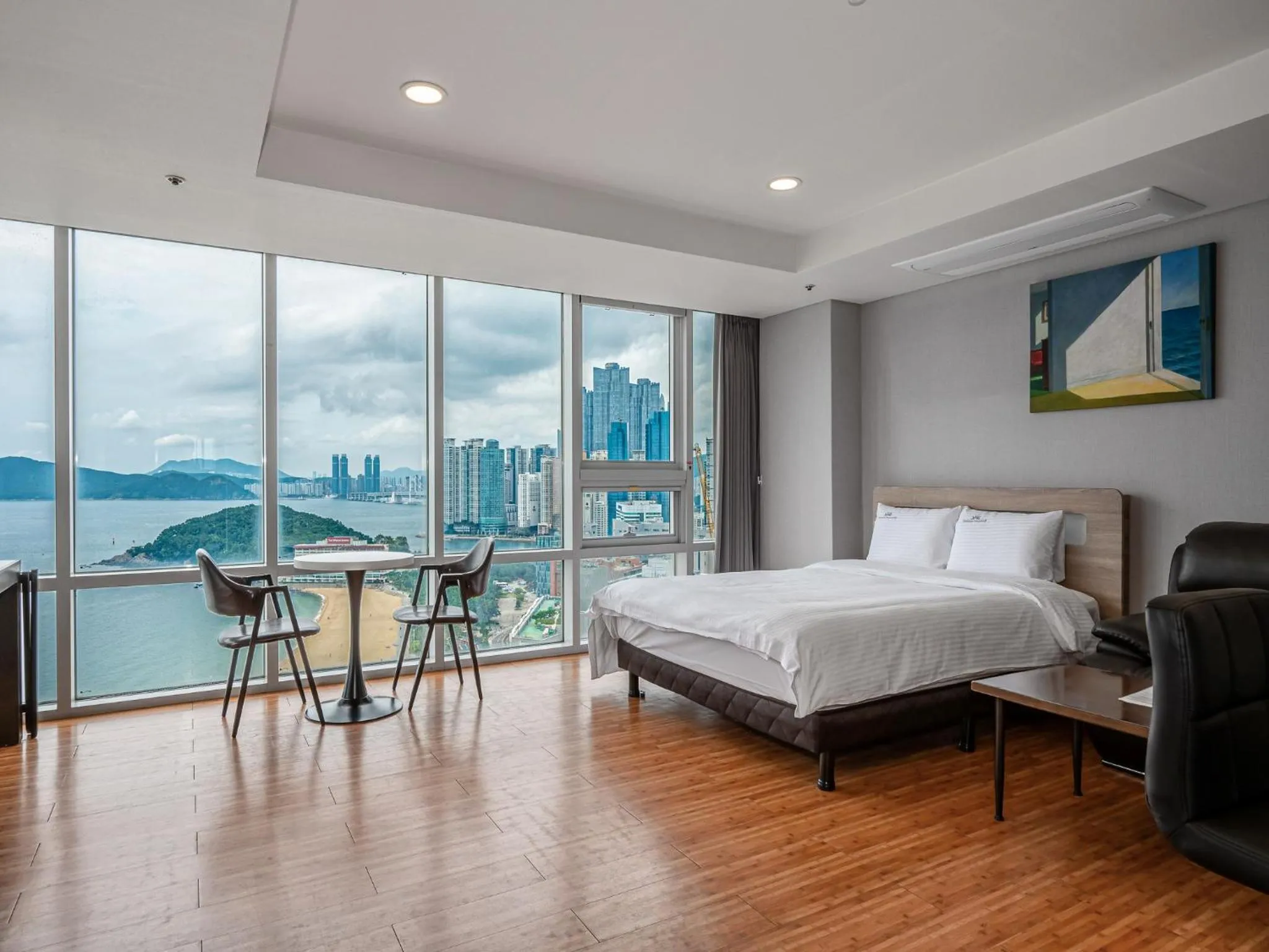 Bed in Haeundae Seacloud Hotel Residence