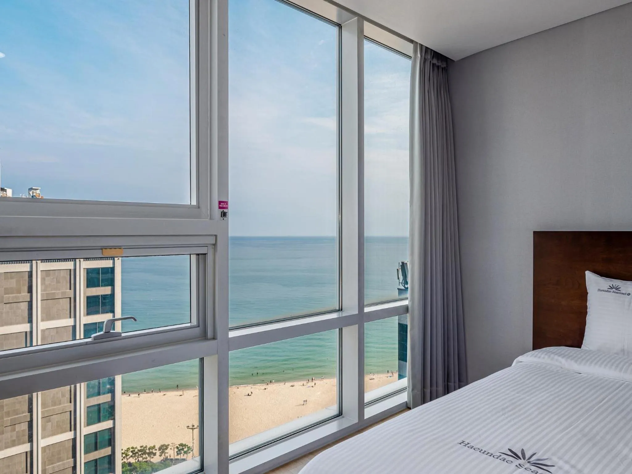 View (from property/room), Bed in Haeundae Seacloud Hotel Residence