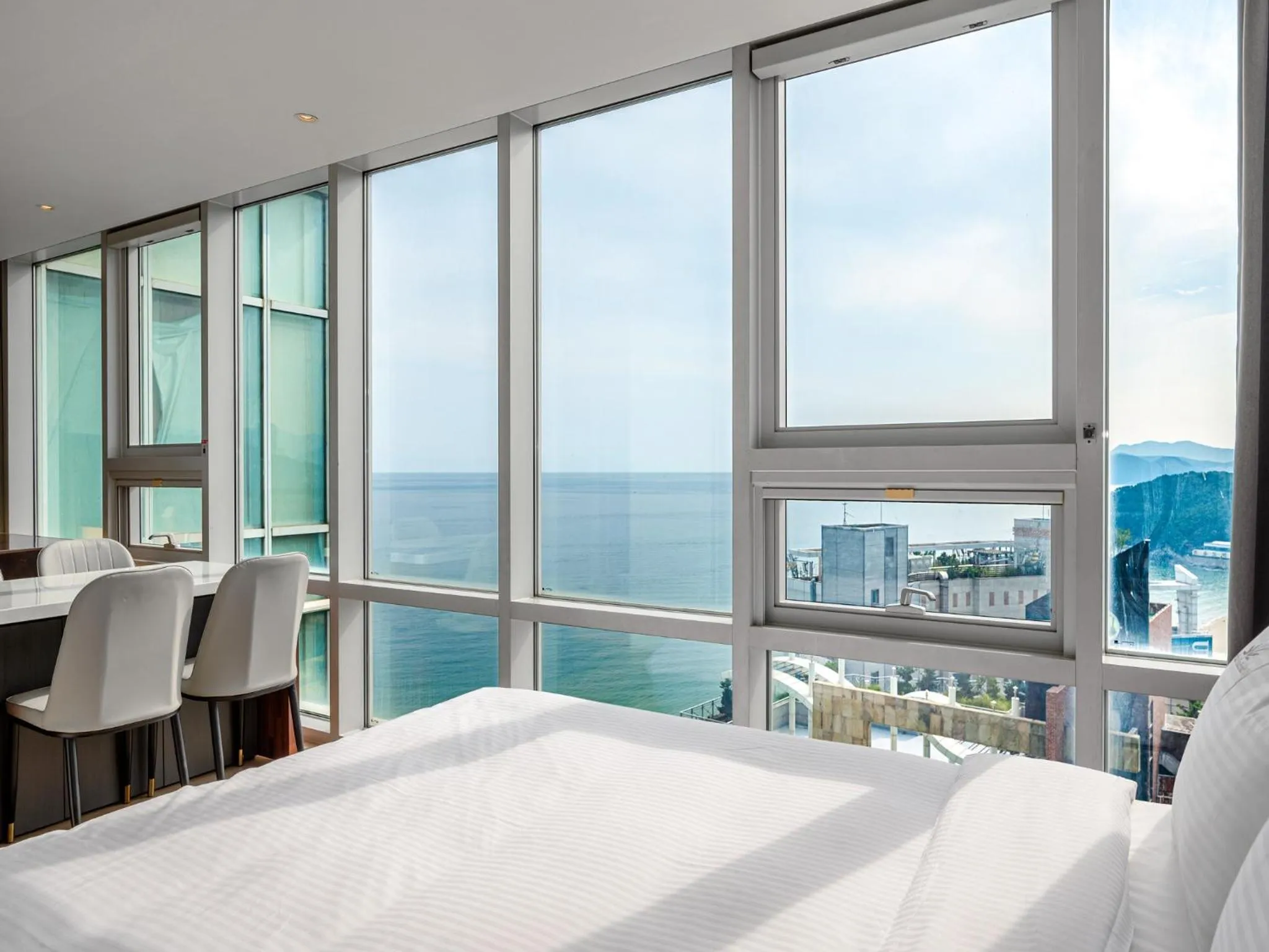 View (from property/room), Bed in Haeundae Seacloud Hotel Residence