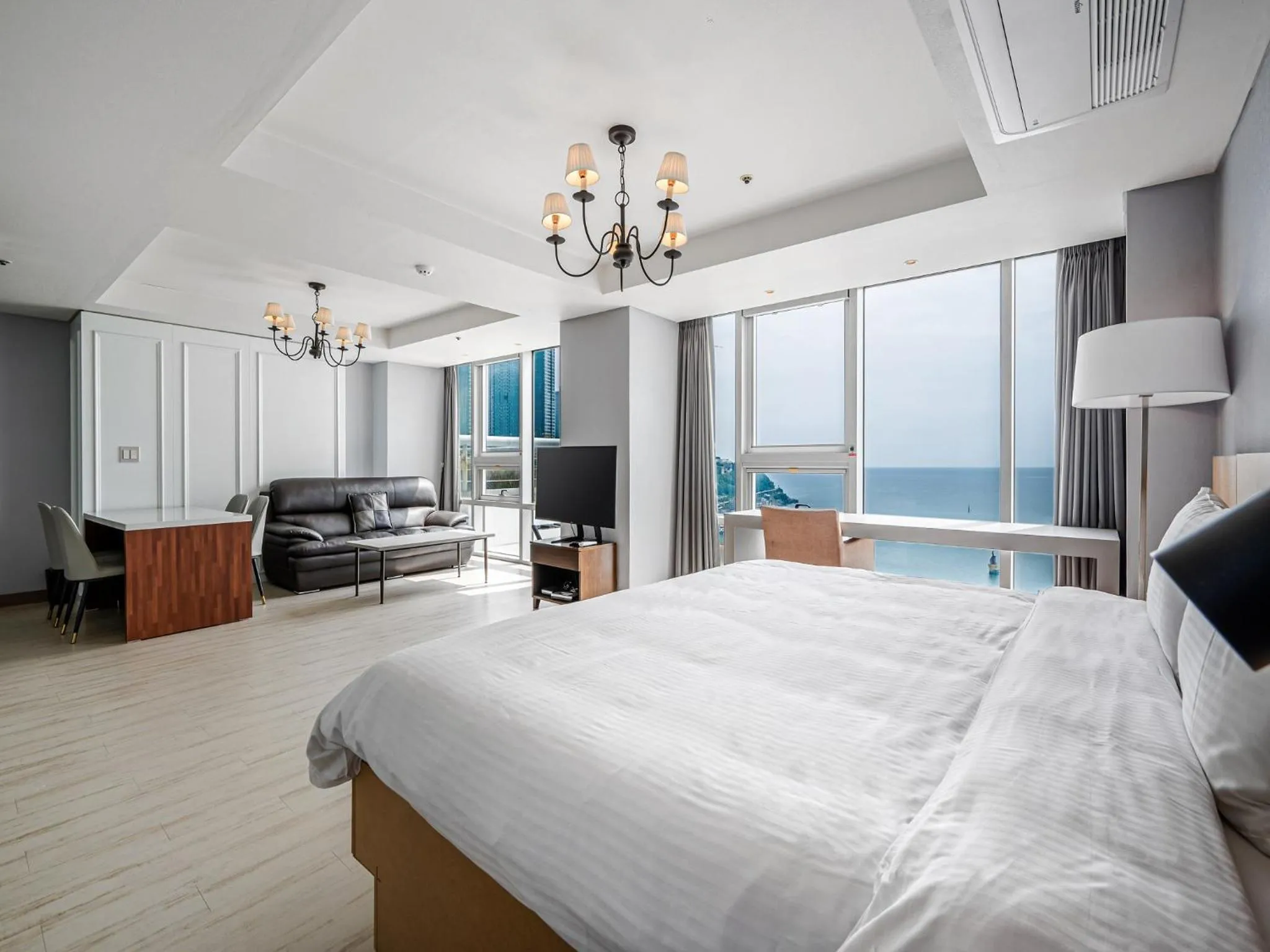 Area and facilities, Bed in Haeundae Seacloud Hotel Residence