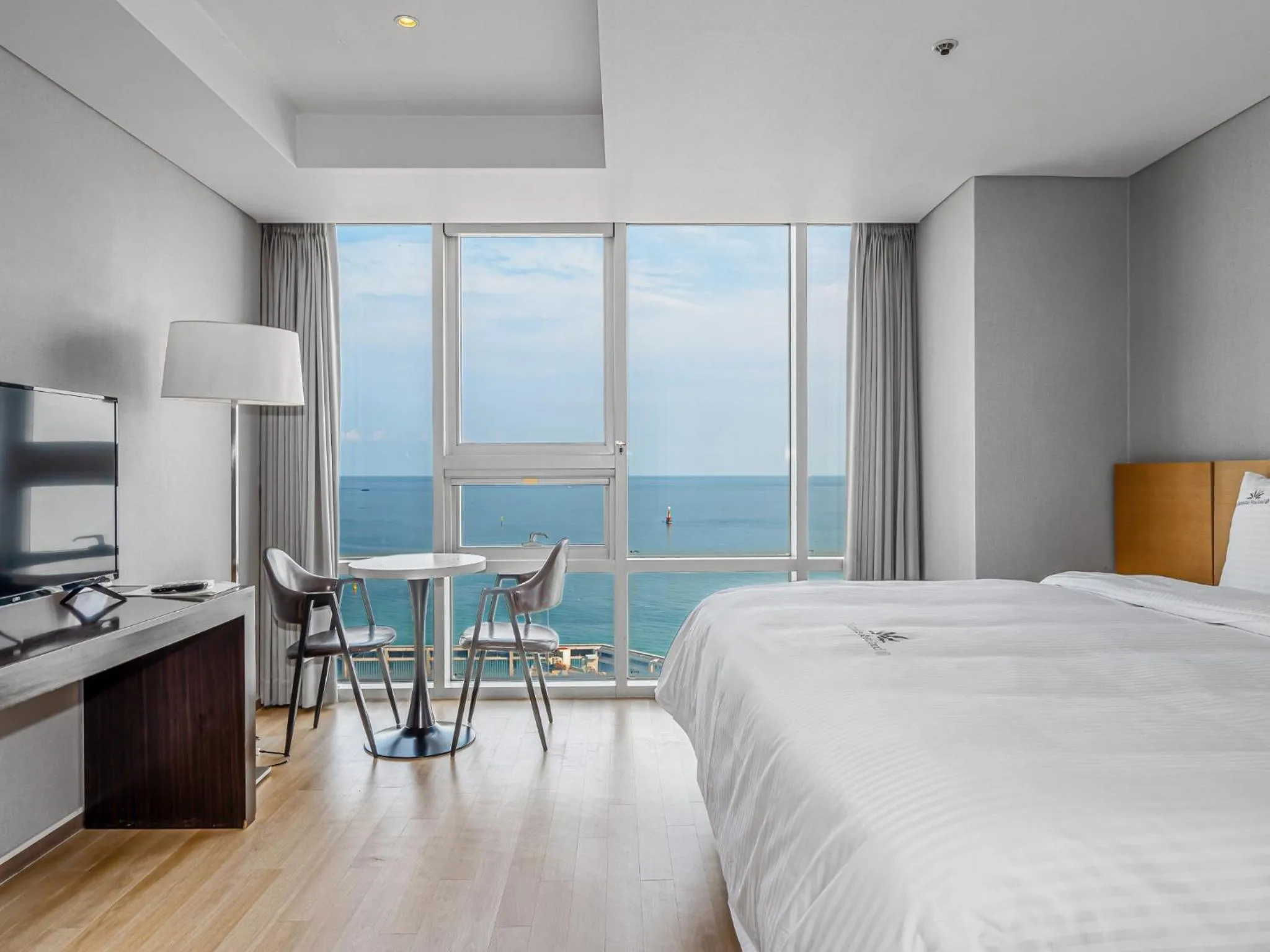 View (from property/room), Bed in Haeundae Seacloud Hotel Residence