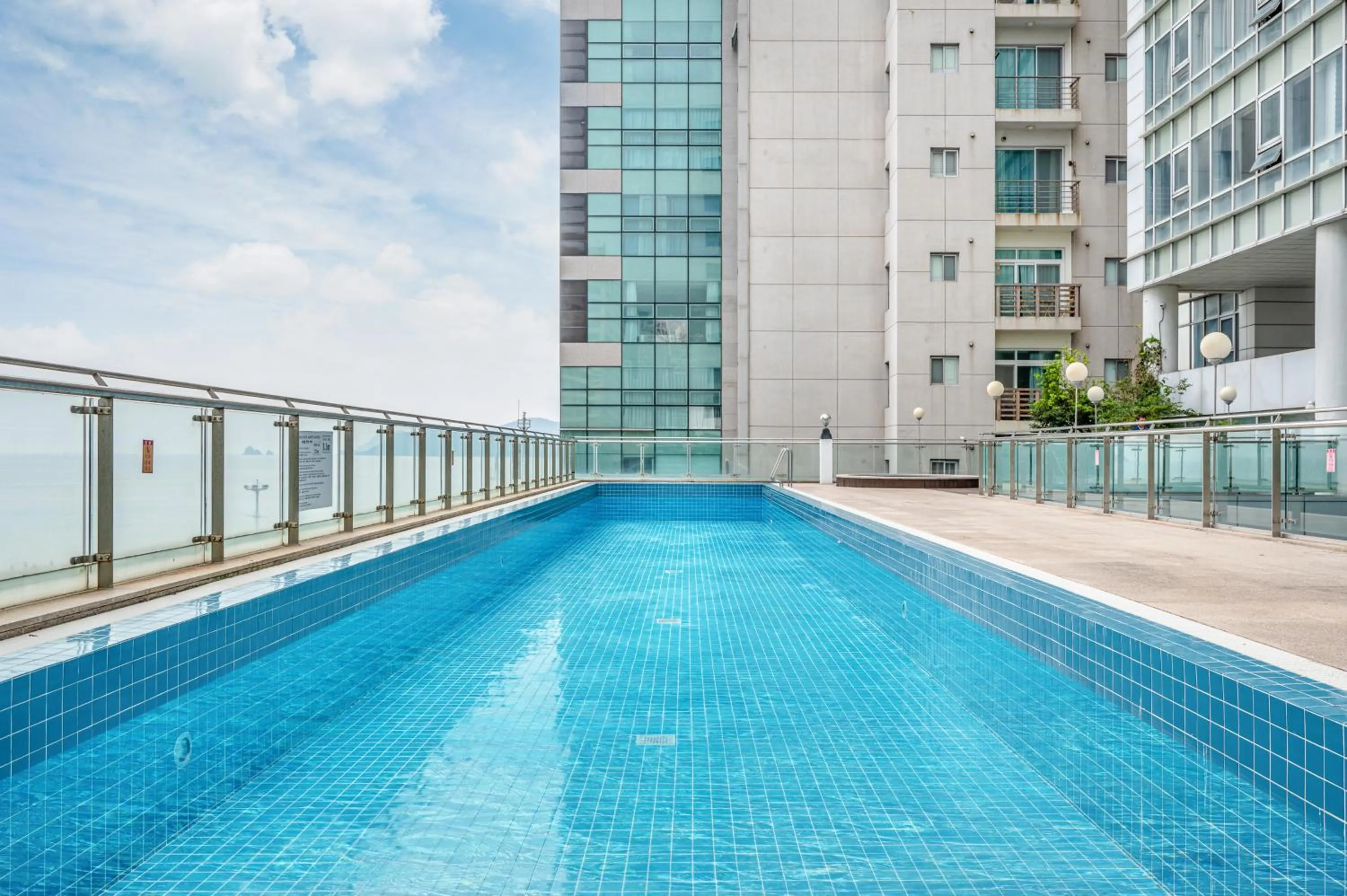 Swimming pool in Haeundae Seacloud Hotel Residence