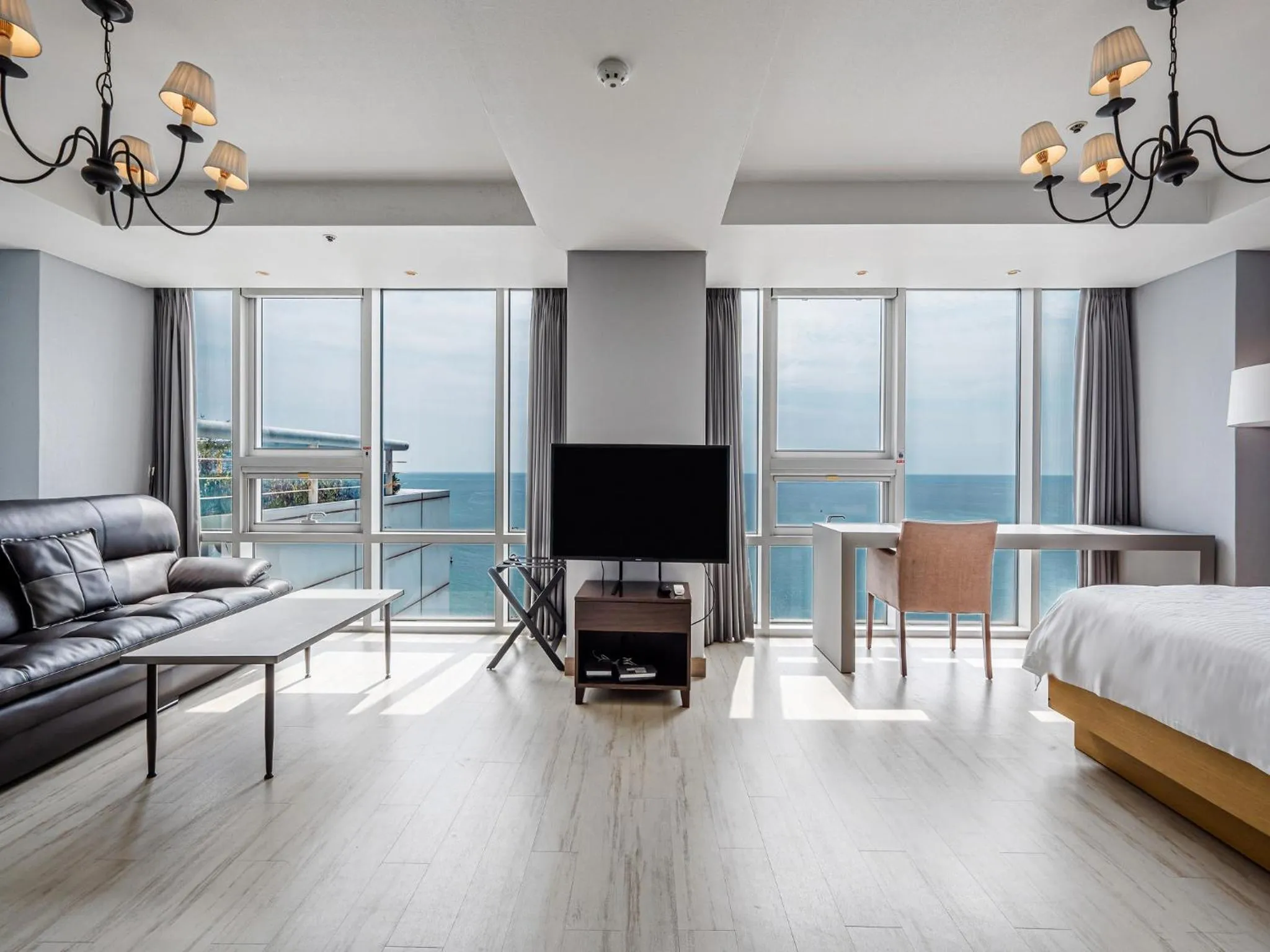 View (from property/room), Bed in Haeundae Seacloud Hotel Residence