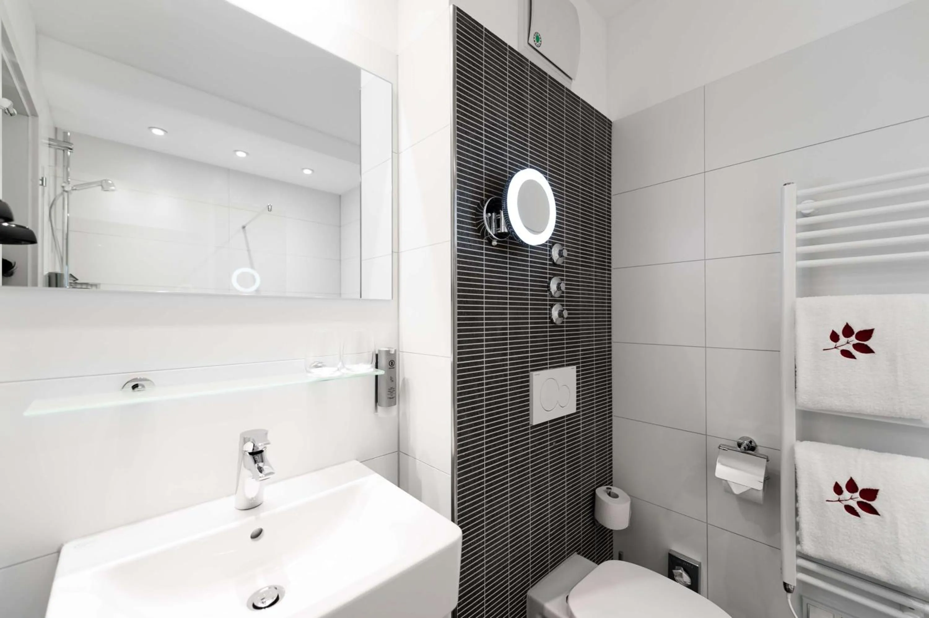 Bathroom in Best Western Plus Parkhotel Velbert