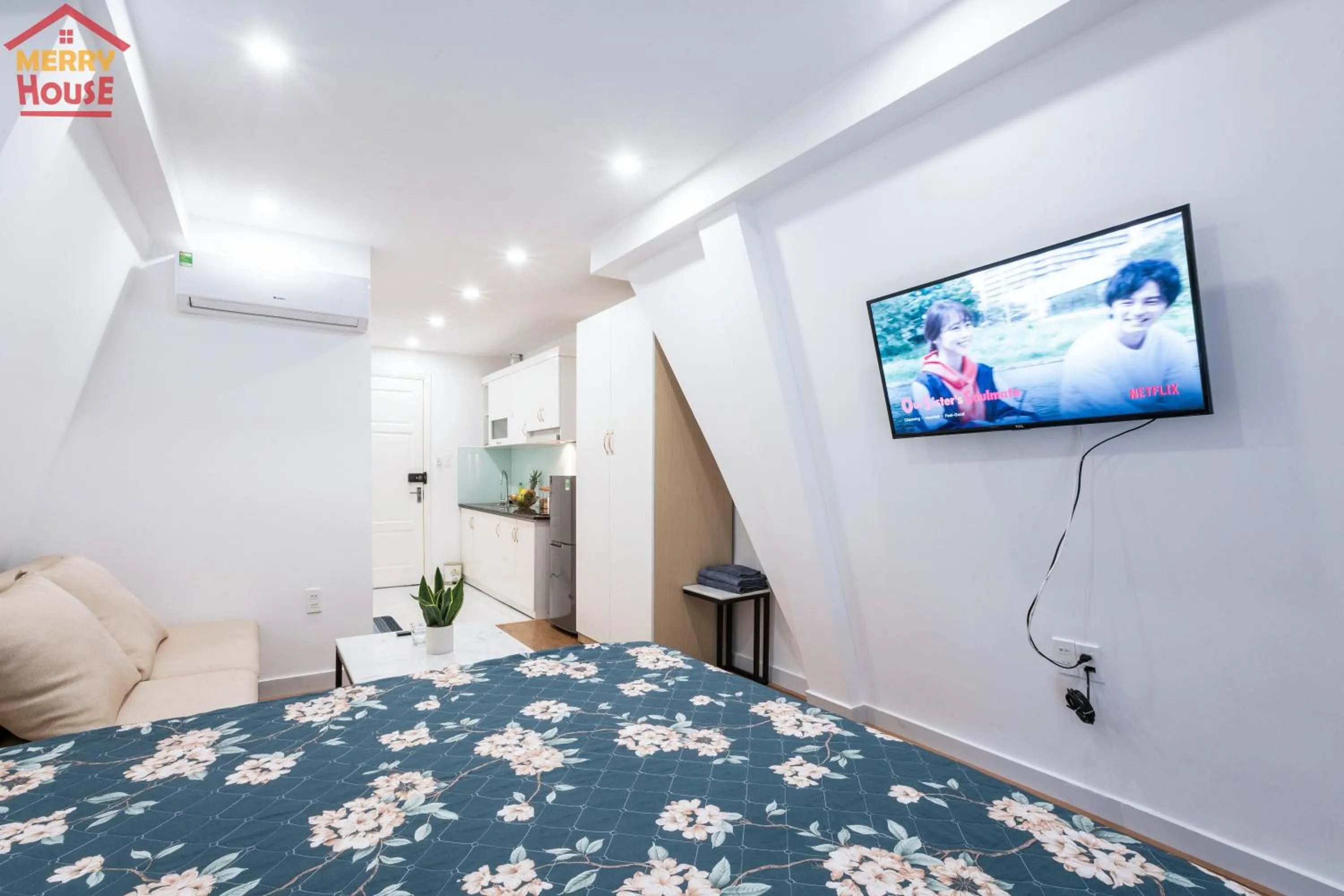 Bed in Merry House Imperia