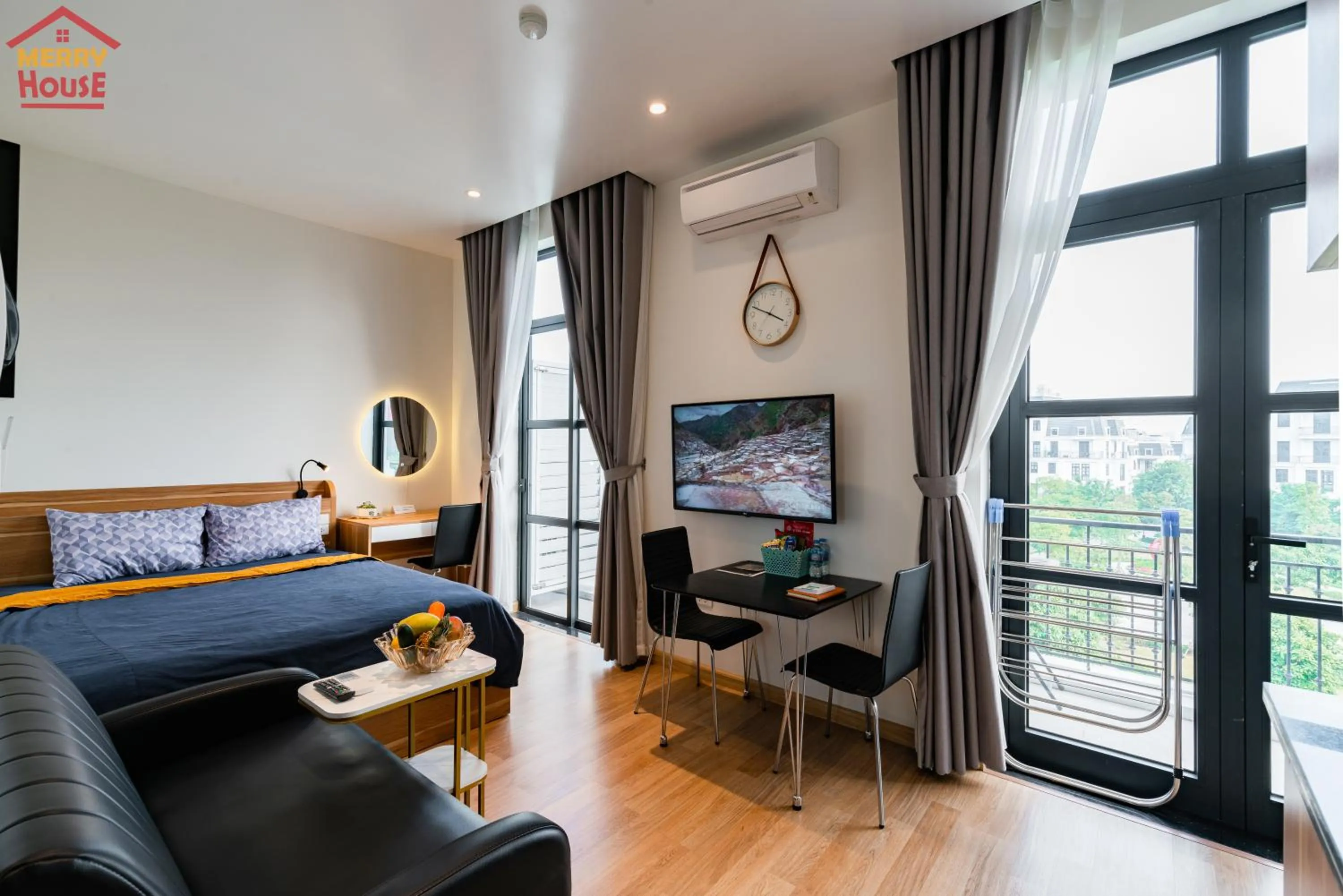 Photo of the whole room in Merry House Imperia