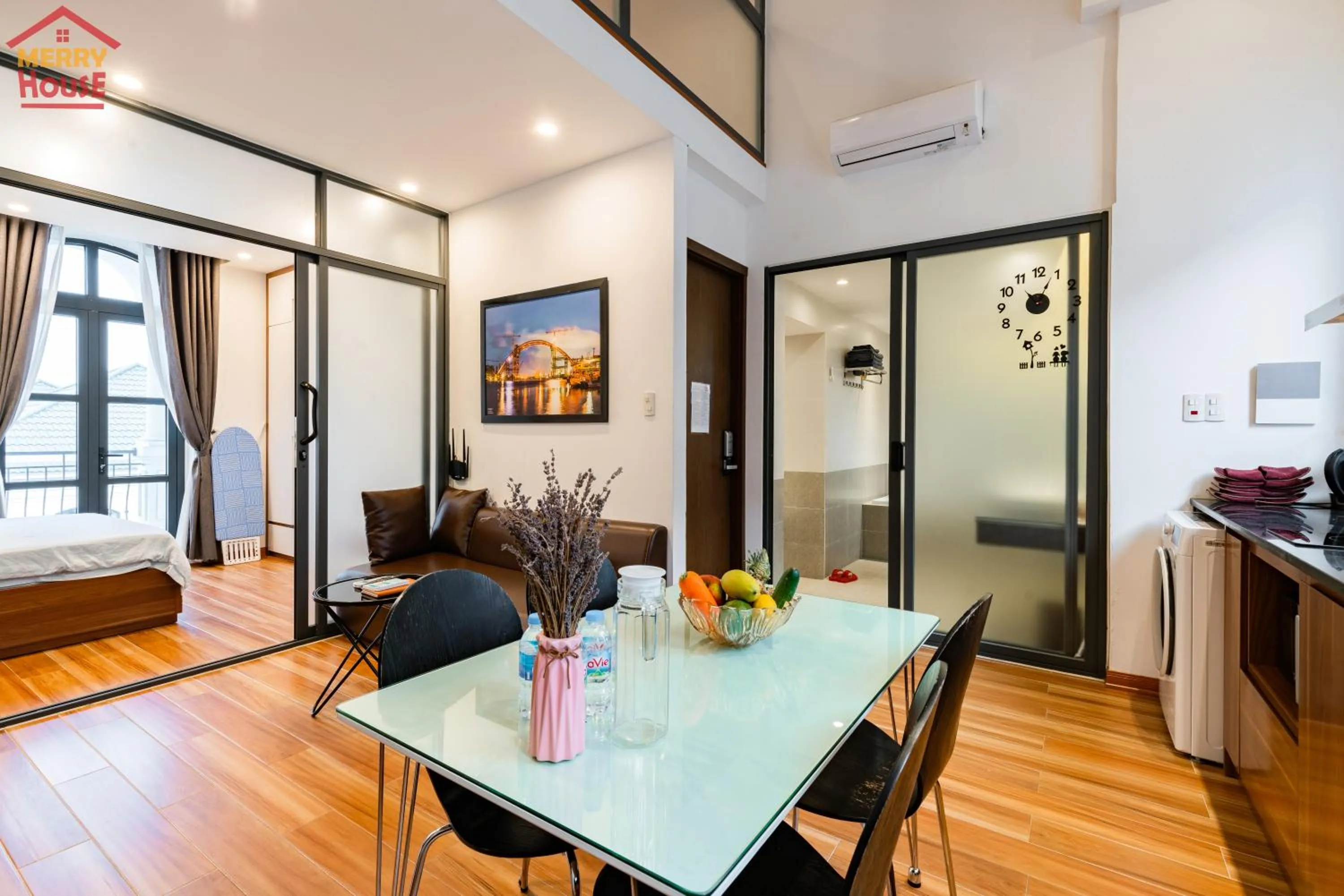 Dining area in Merry House Imperia