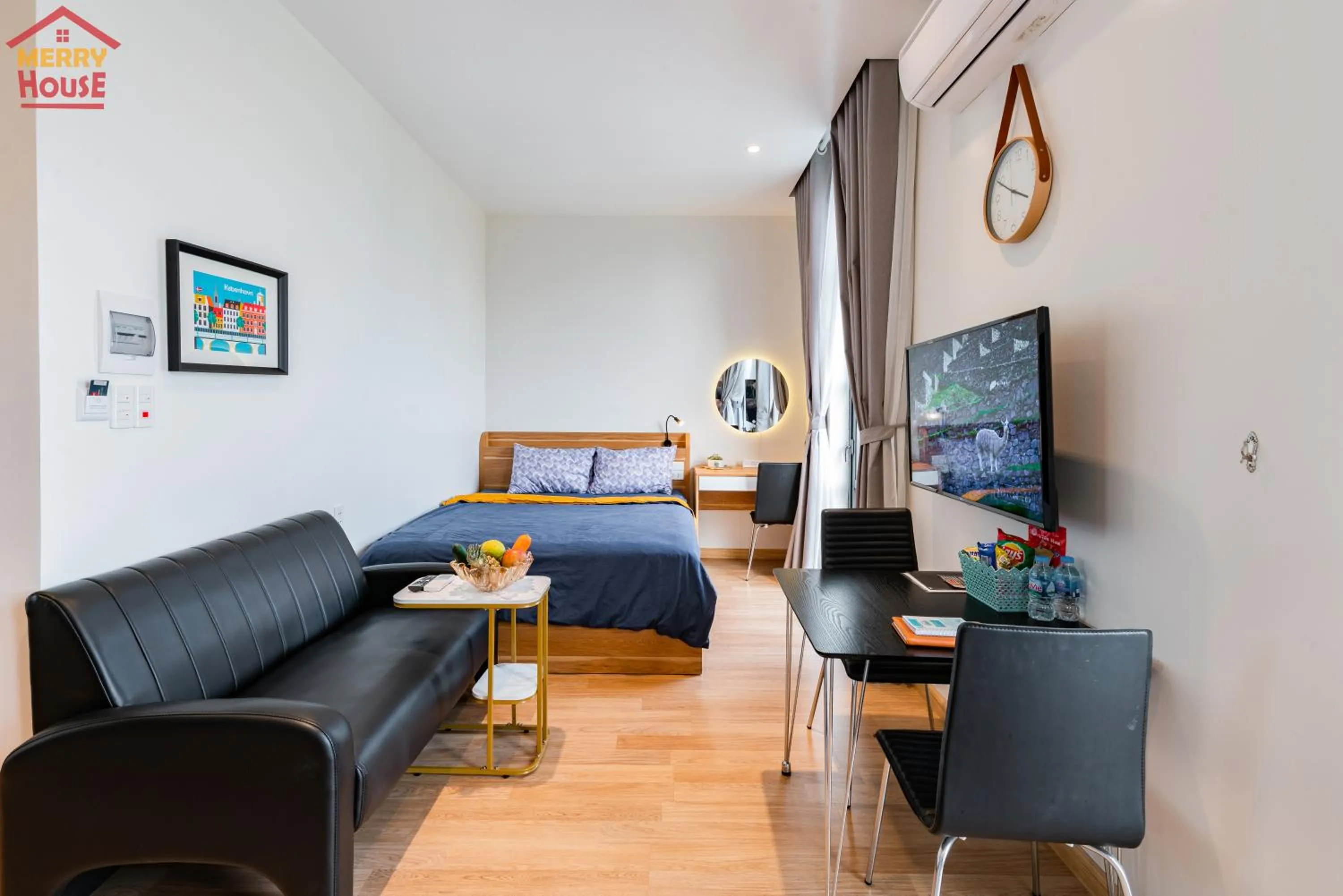 Photo of the whole room in Merry House Imperia