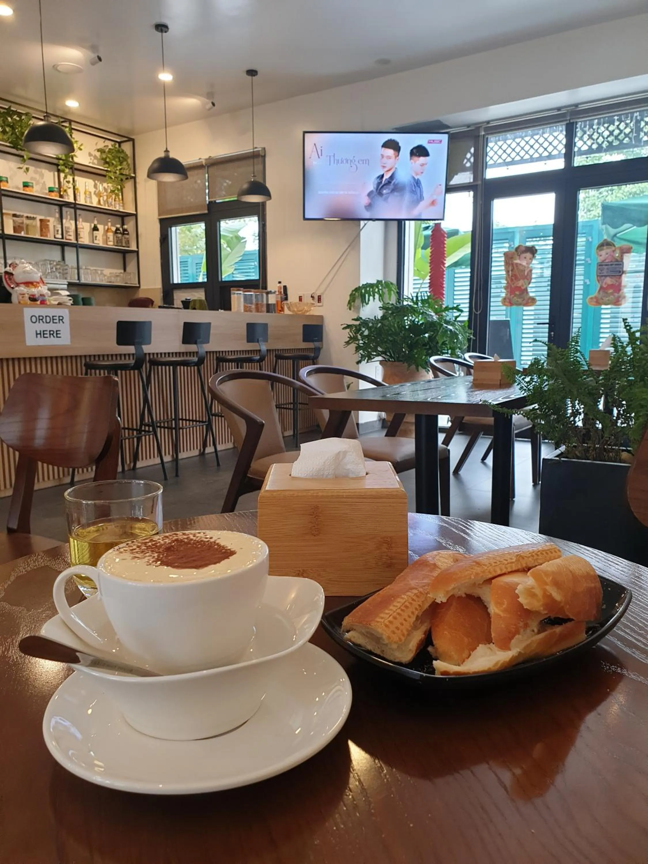 Breakfast in Merry House Imperia