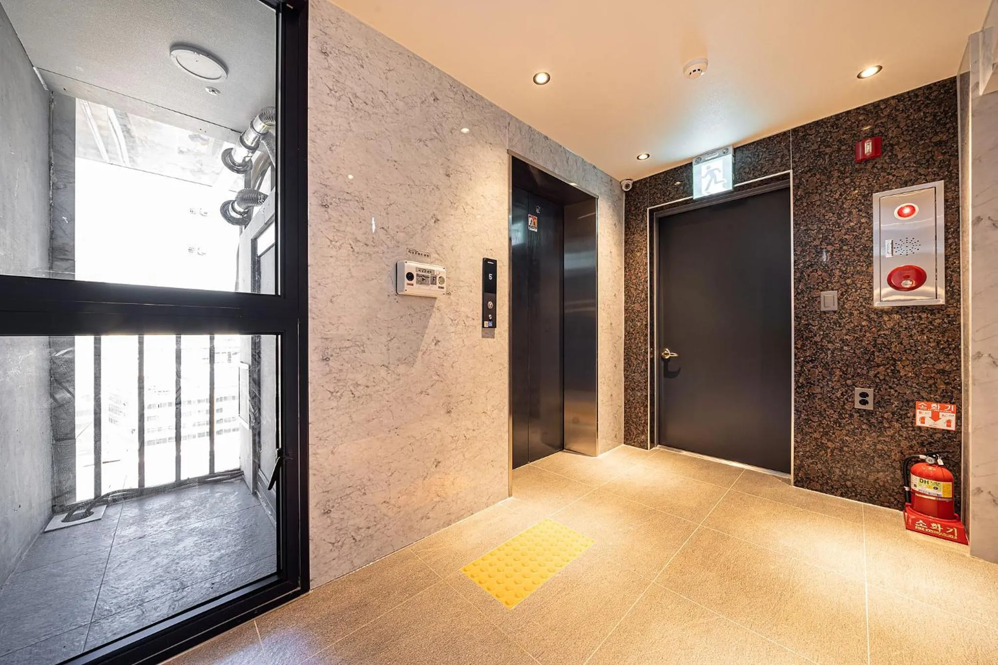 Property building in Hotel DDK