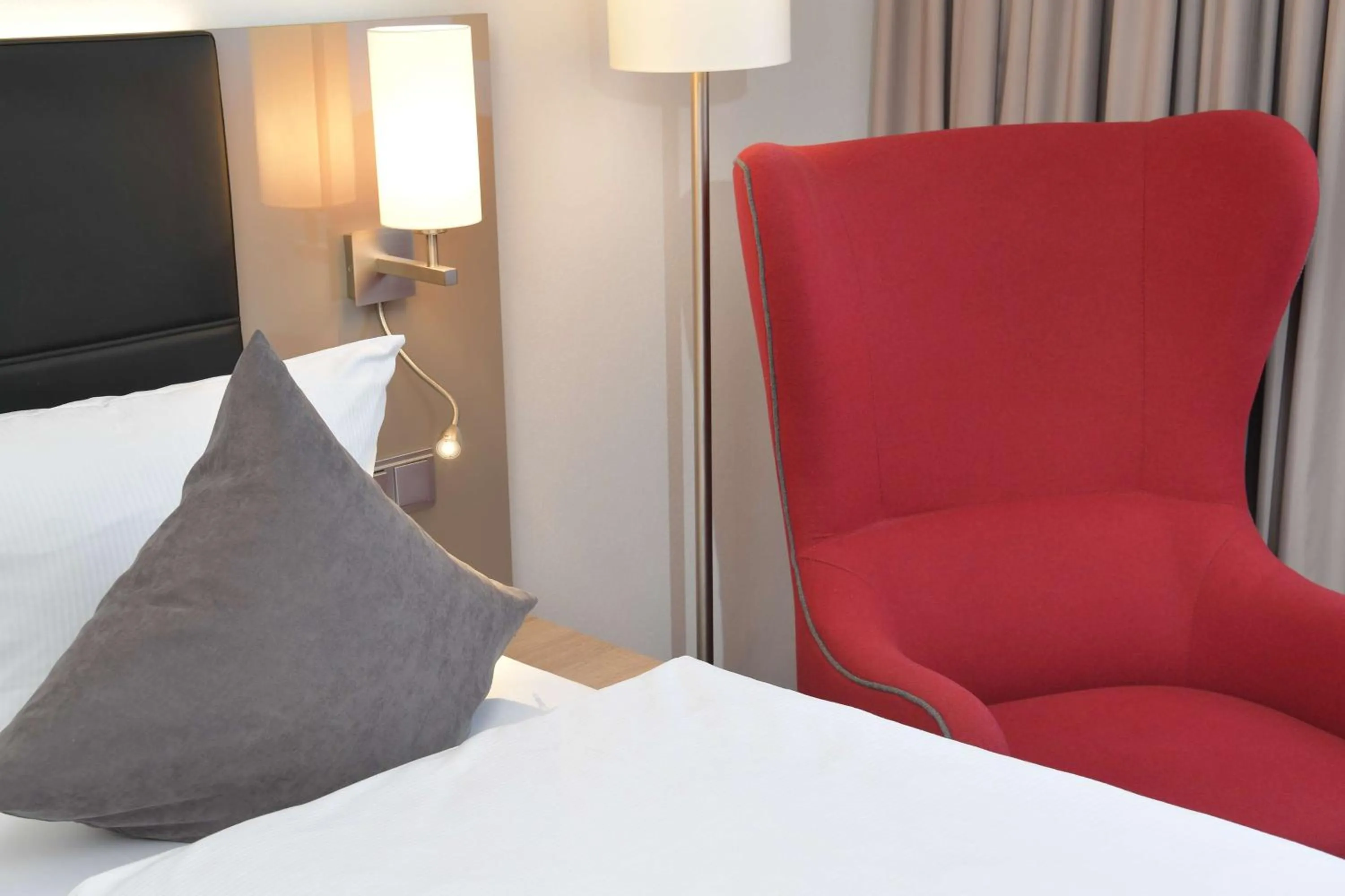 Bedroom, Bed in Best Western Queens Hotel Pforzheim-Niefern