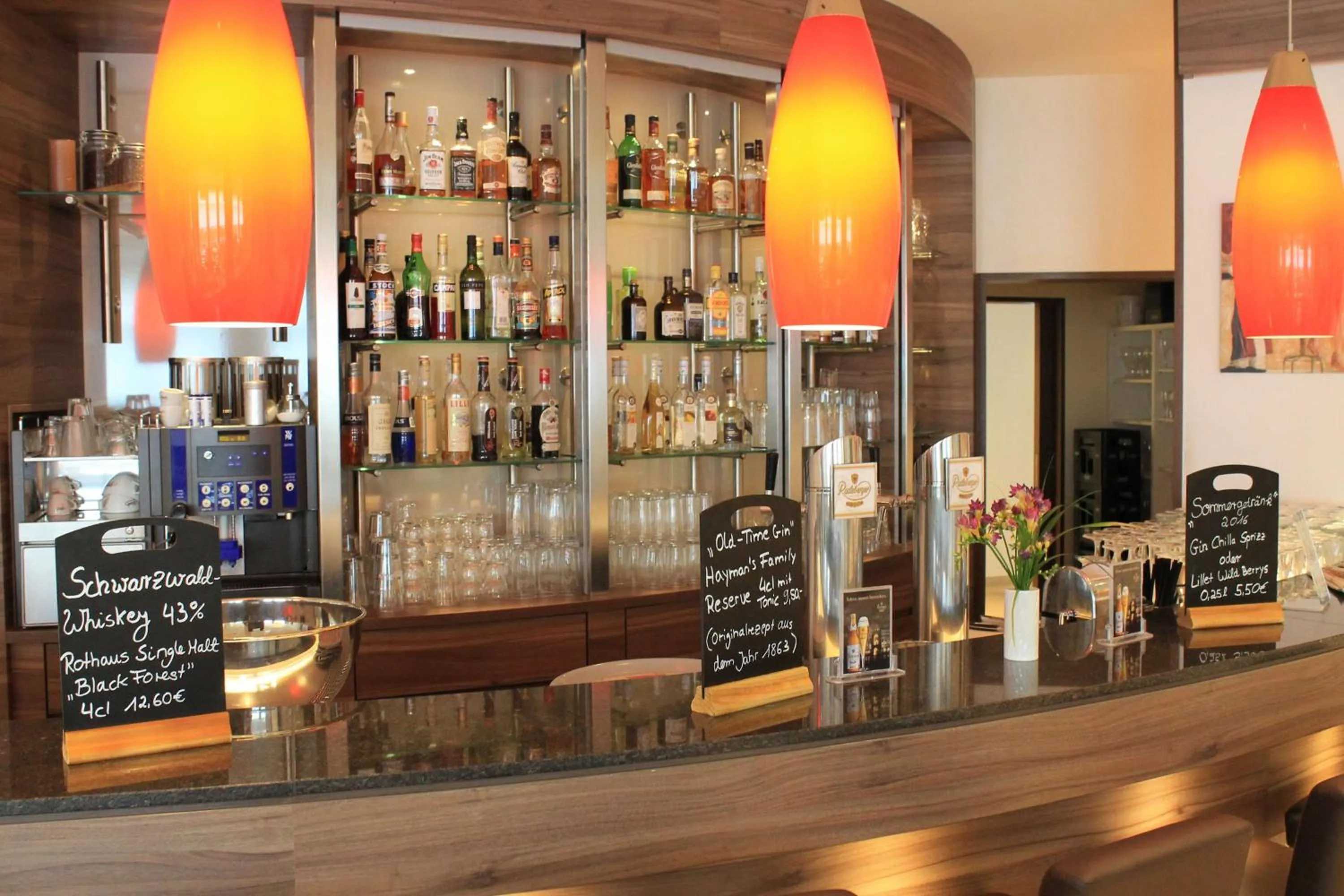 Lounge or bar in Best Western Queens Hotel Pforzheim-Niefern