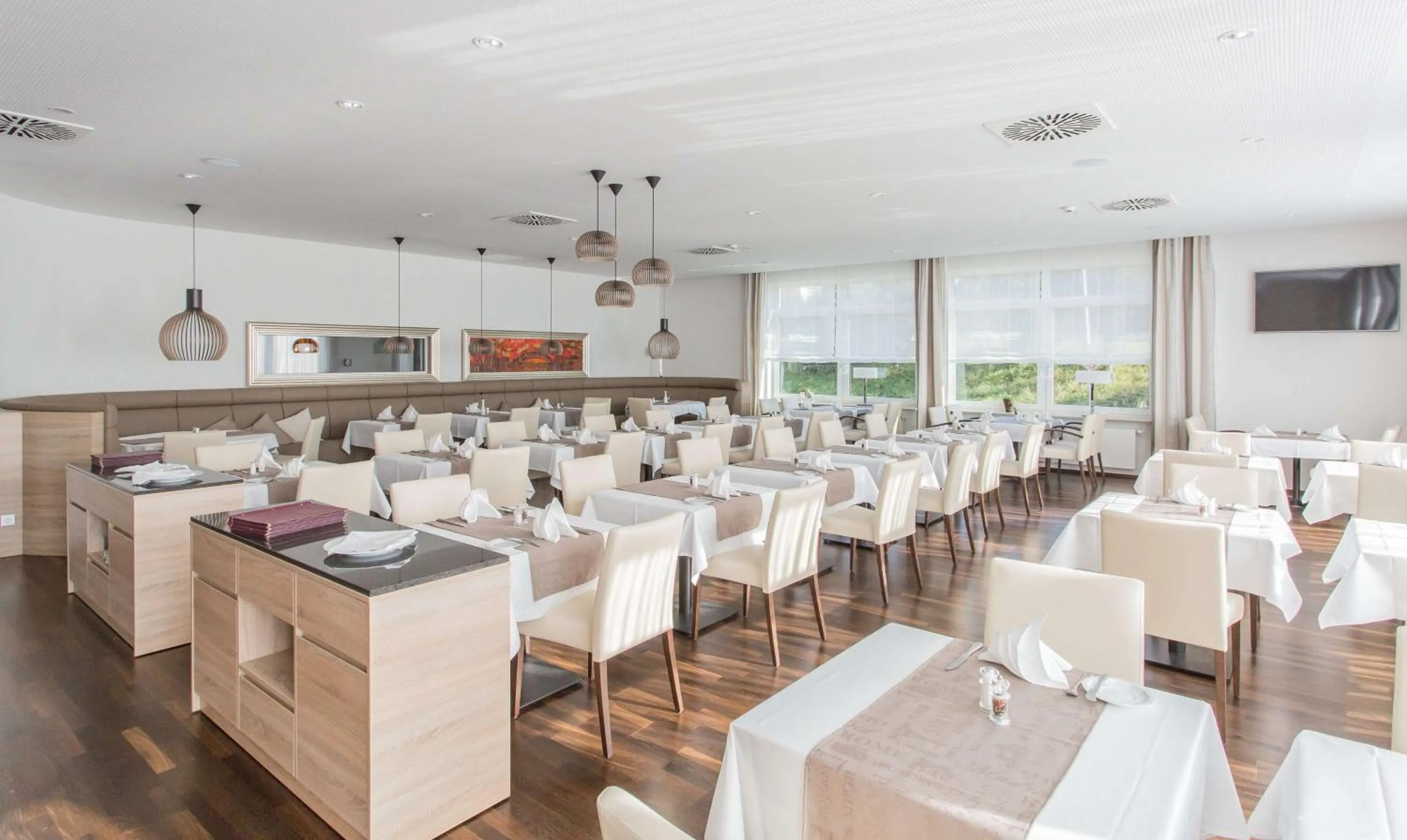 Restaurant/places to eat in Best Western Queens Hotel Pforzheim-Niefern