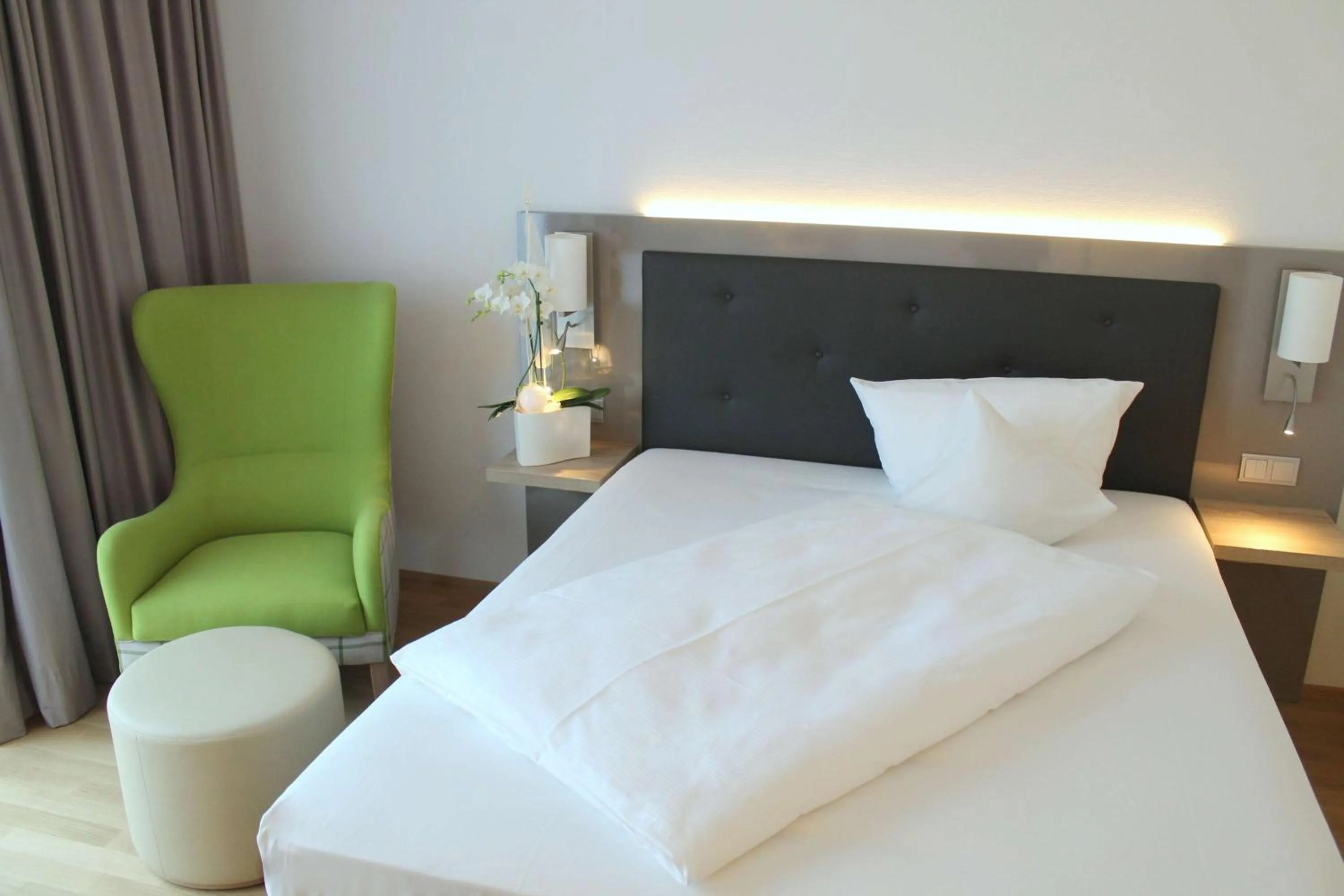 Bedroom, Bed in Best Western Queens Hotel Pforzheim-Niefern