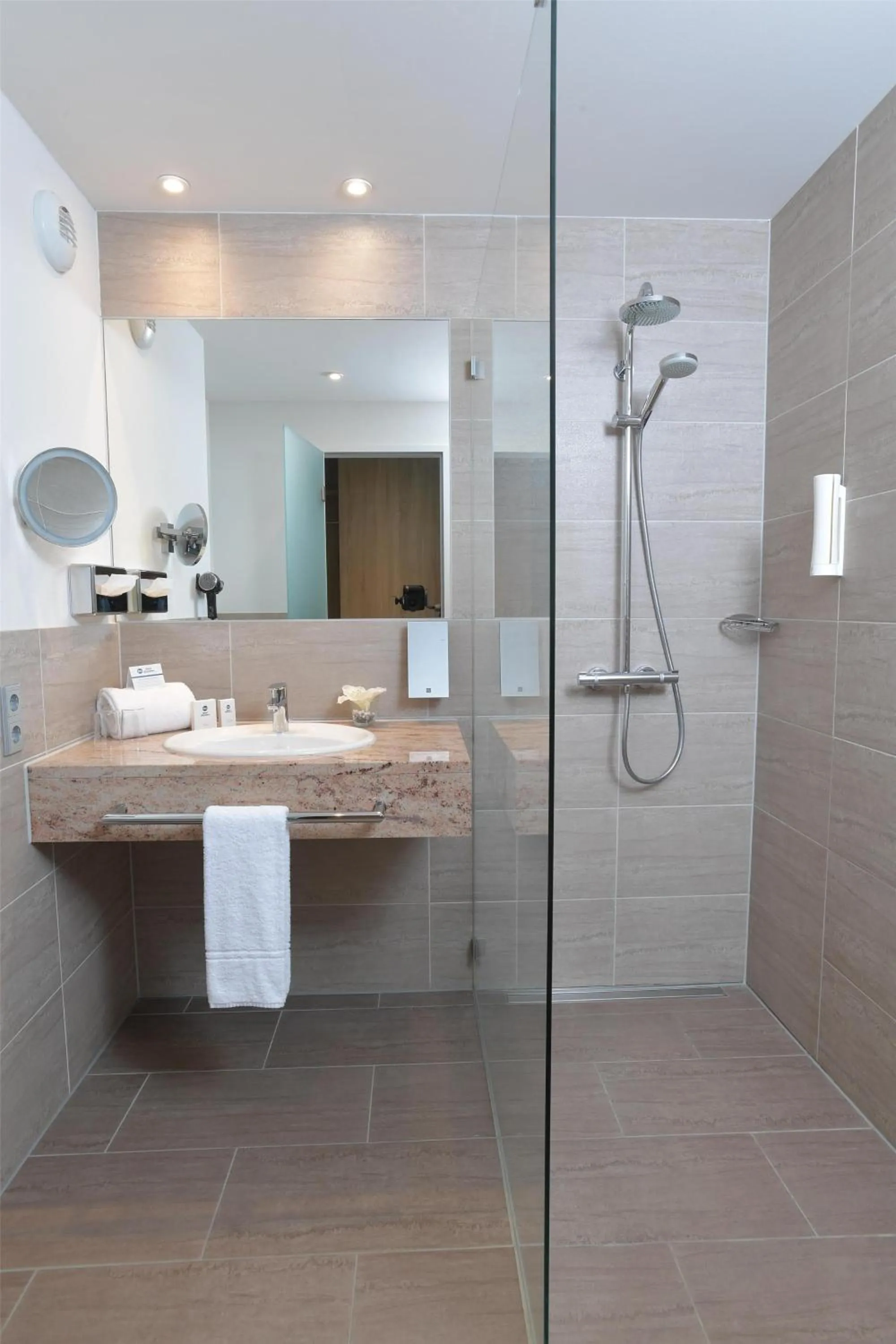 Bedroom in Best Western Queens Hotel Pforzheim-Niefern