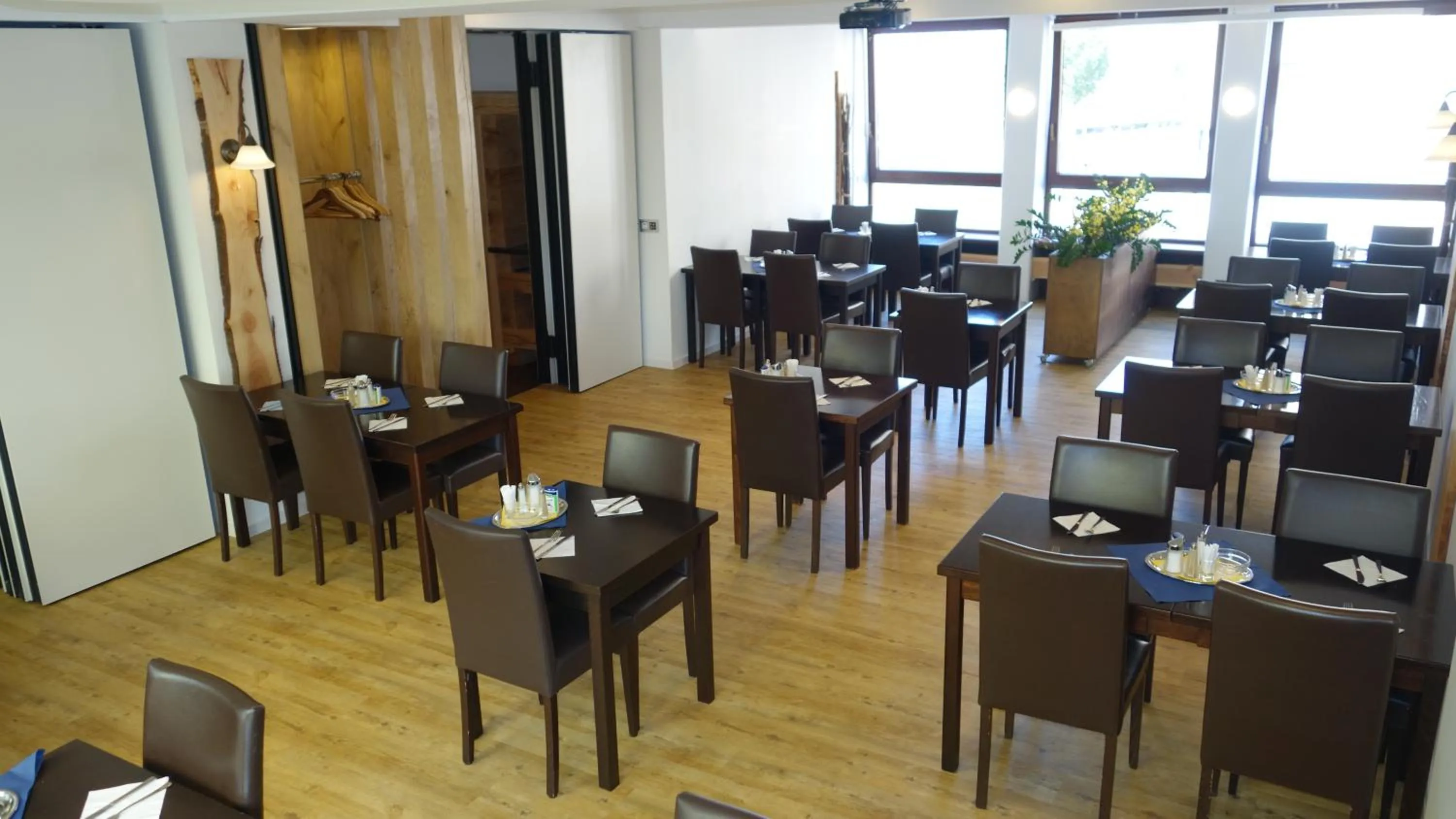 Restaurant/places to eat in Hotel Stuttgart 21