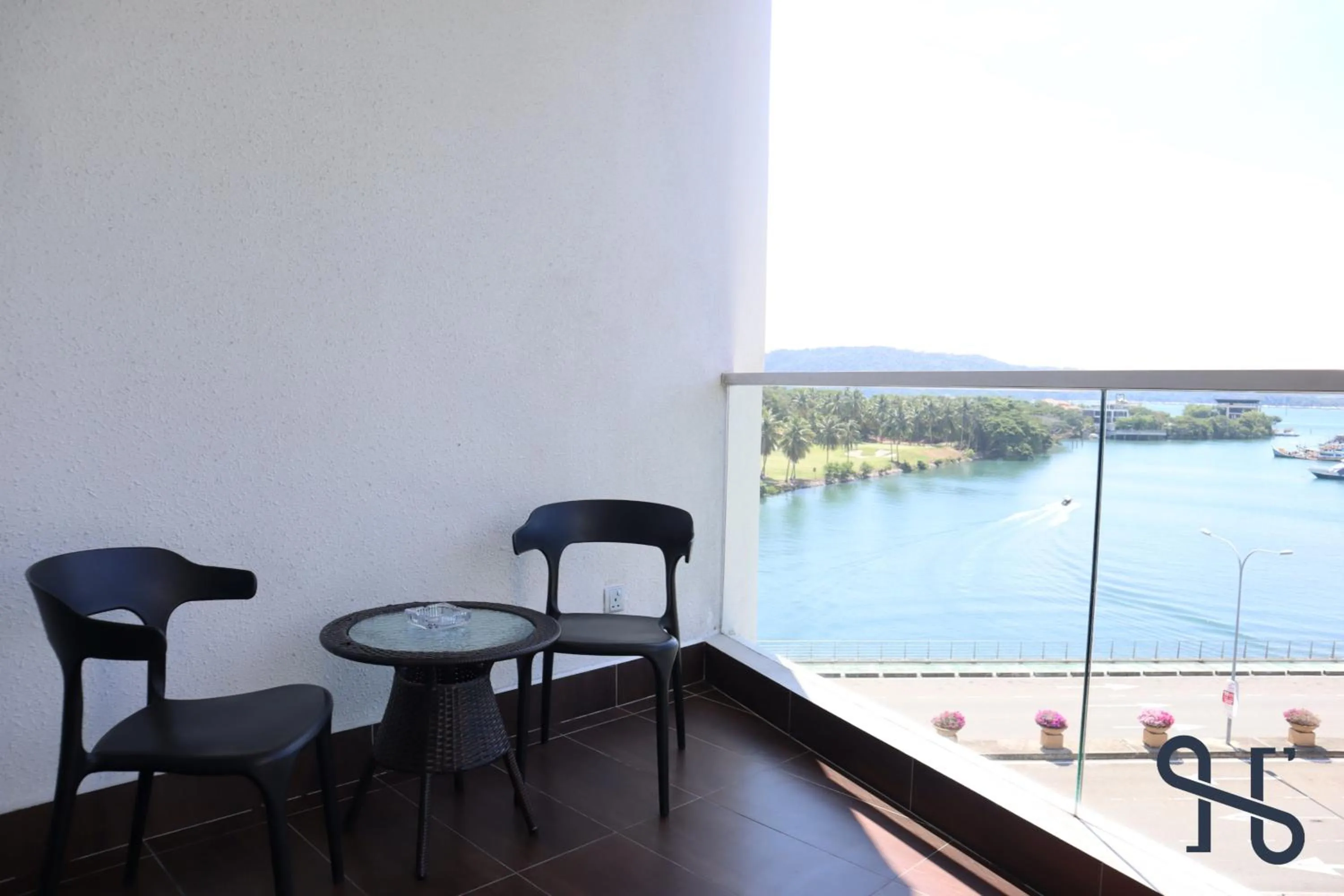 Day in Homesuite' Home at The Loft