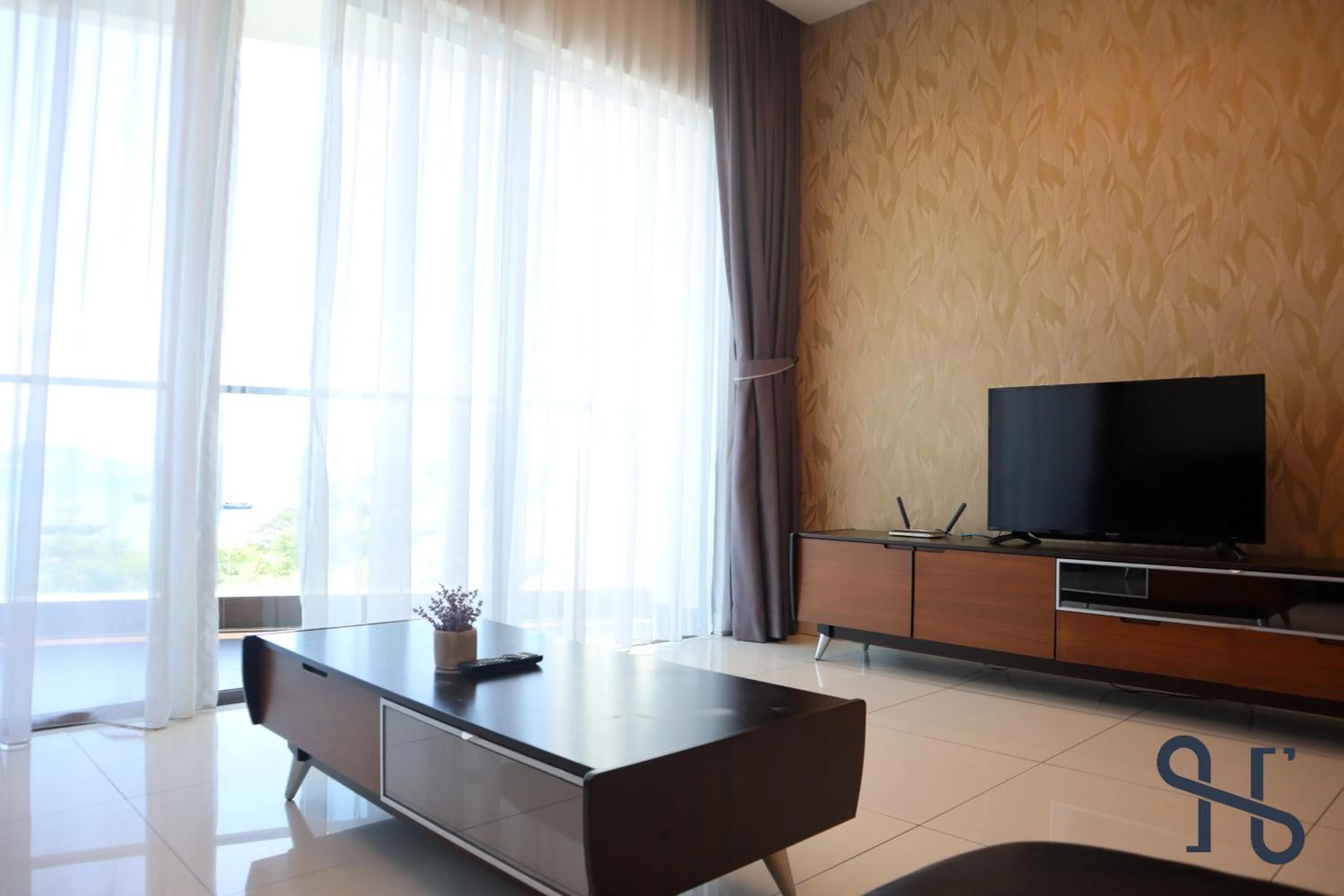 Communal lounge/ TV room in Homesuite' Home at The Loft