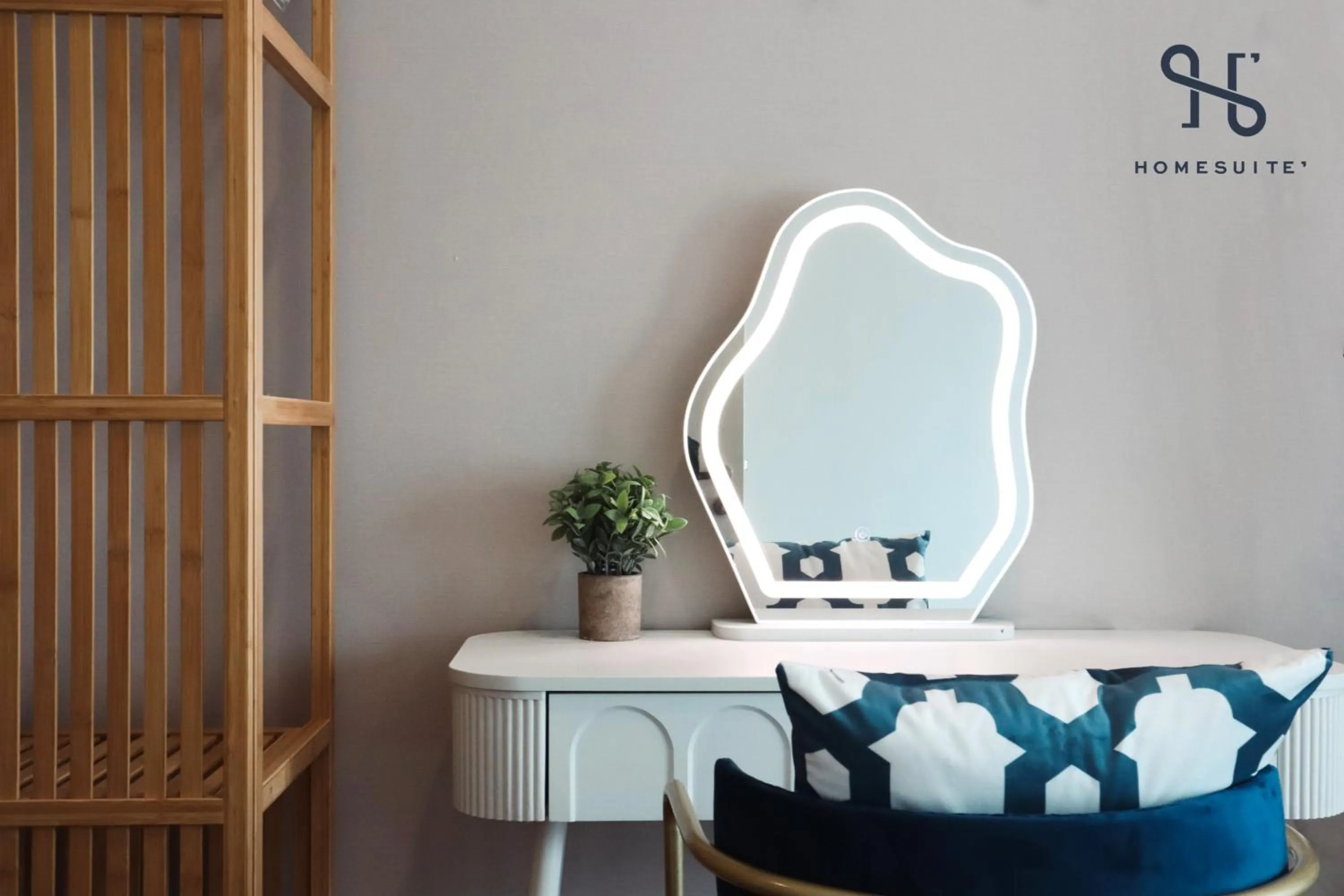 hair dresser in Homesuite' Home at The Loft