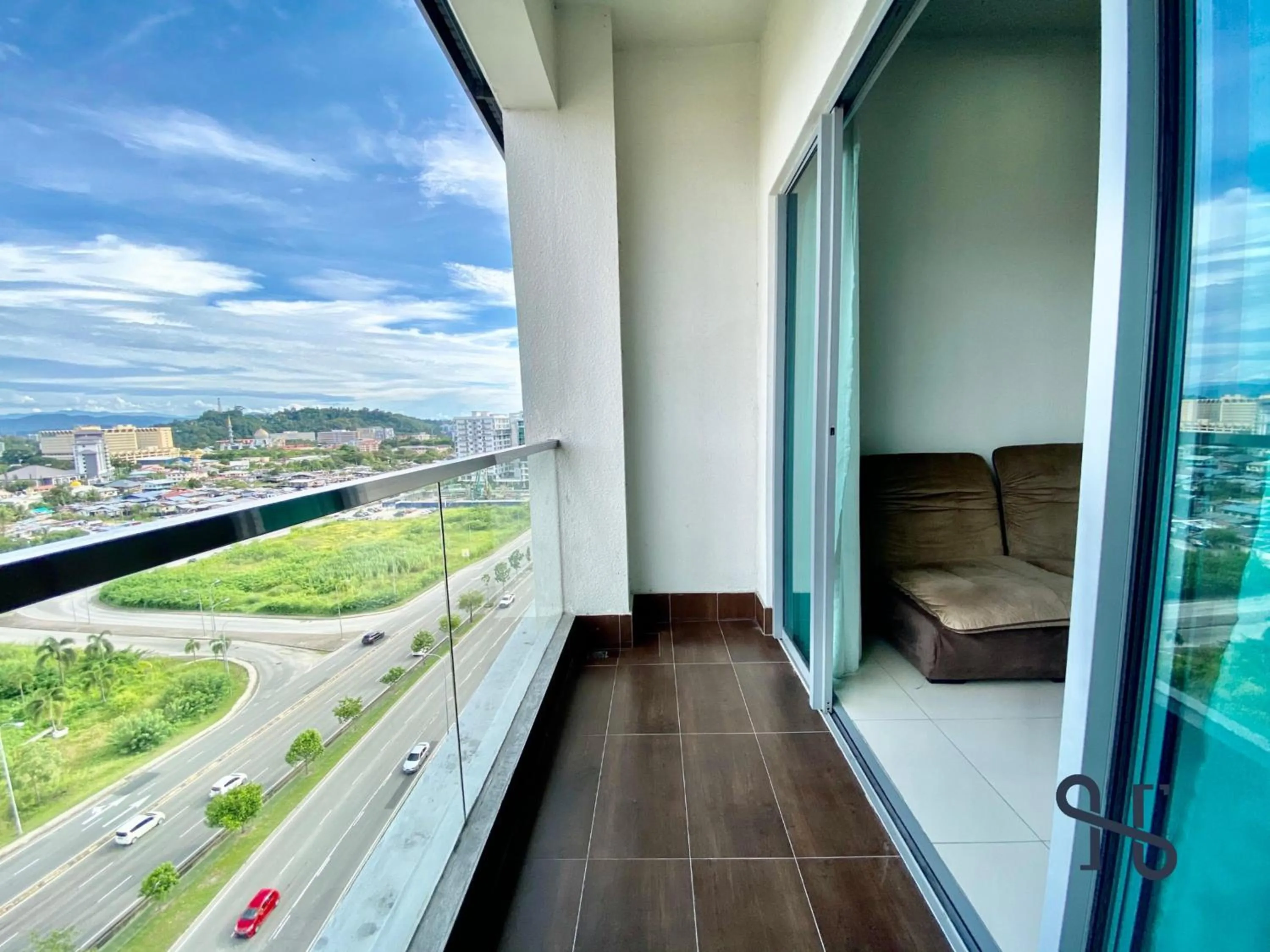 Day in Homesuite' Home at The Loft